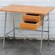Bureau vintage en bois et tube chromé