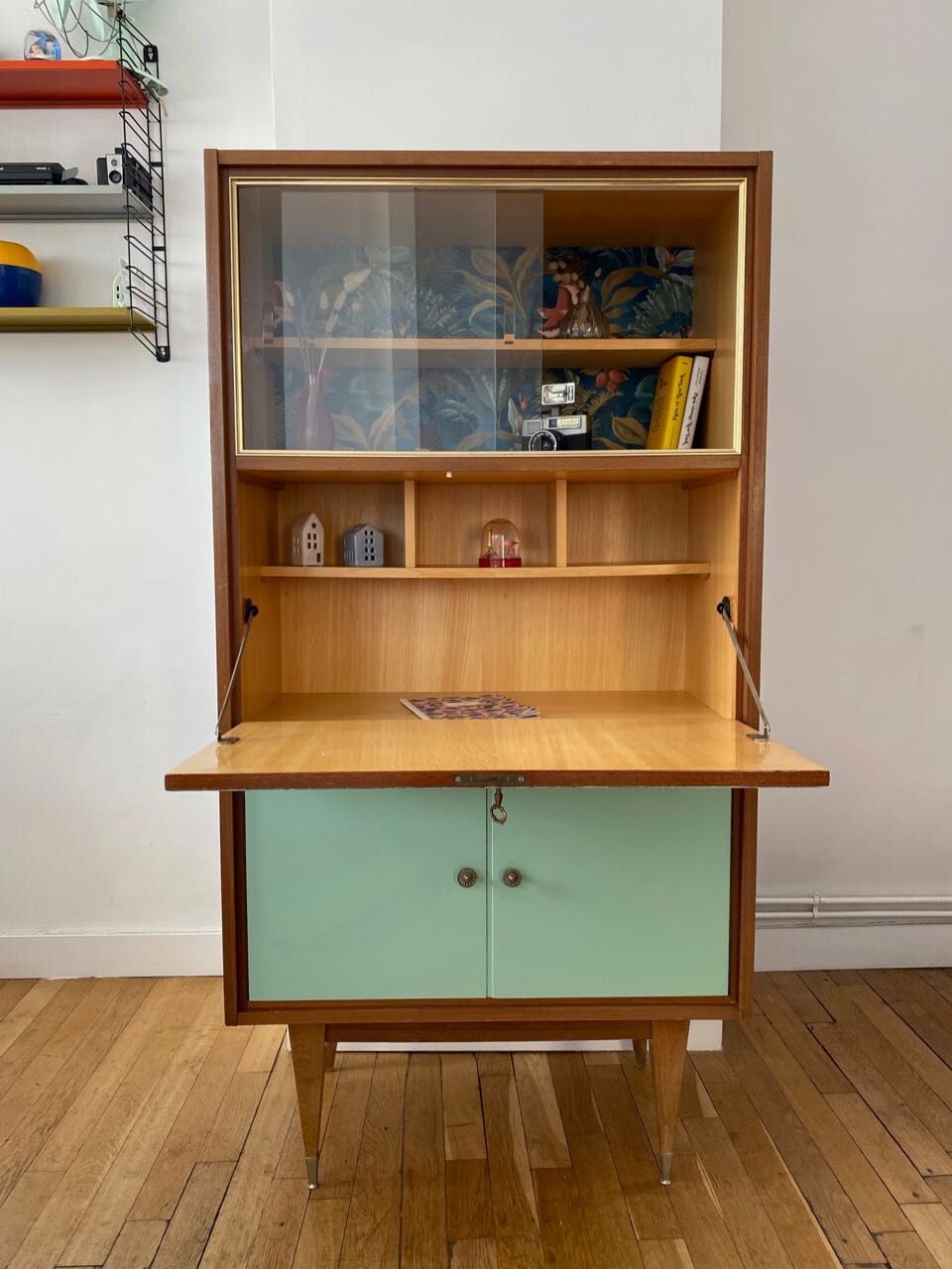 Green and wood secretary