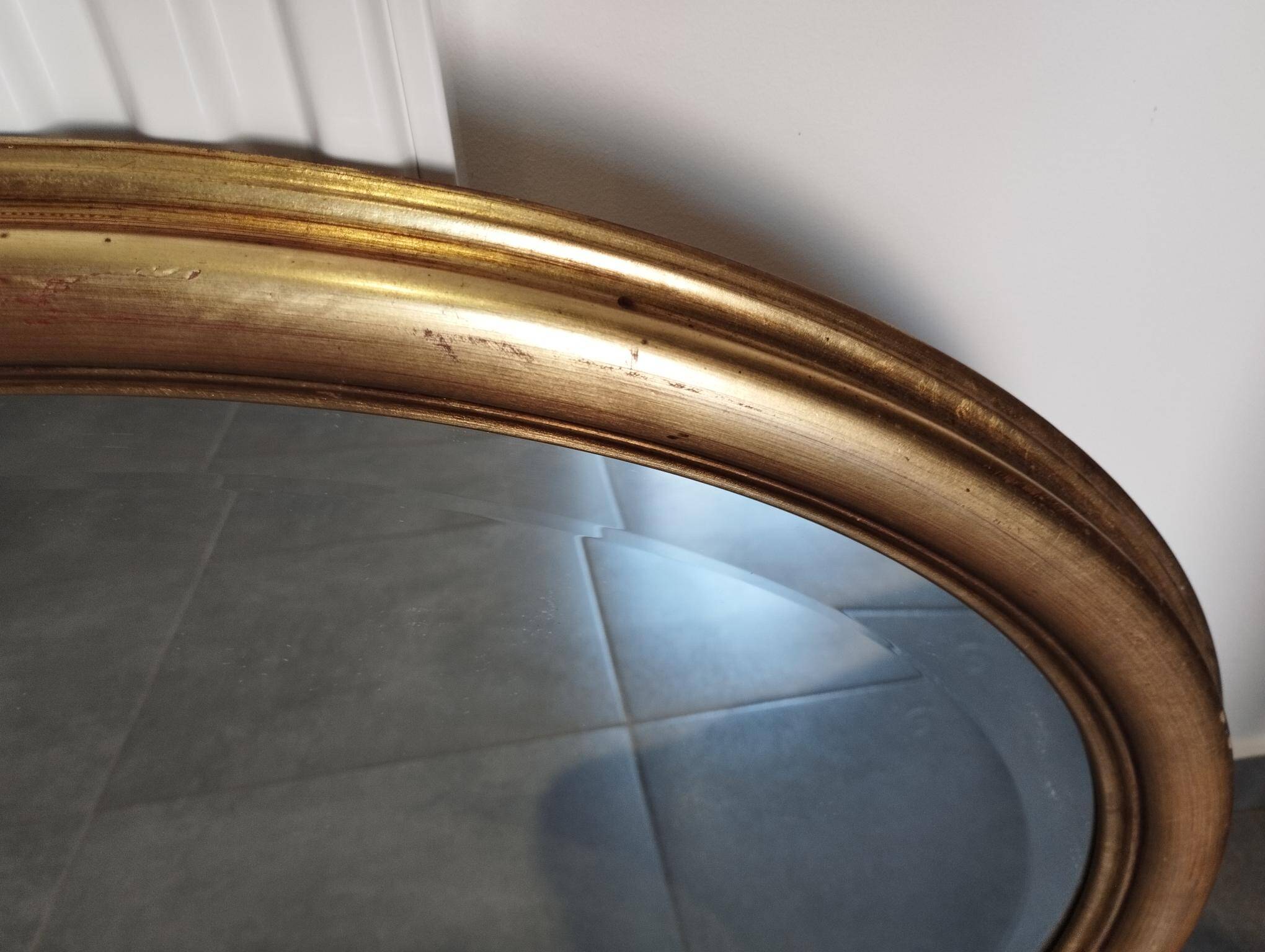 Grand et élégant miroir doré ovale avec sa glace biseauté