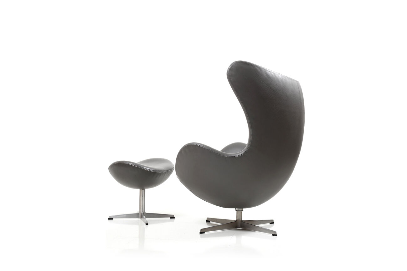Arne Jacobsen Egg Chair with Tilt Function