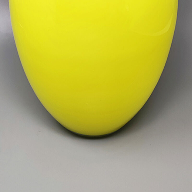 1960s yellow vase by dogi in murano glass. made in italy