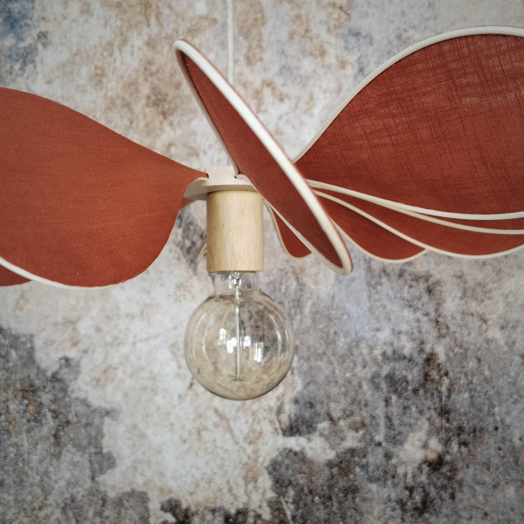 12-blade propeller suspension in rattan and sienna linen