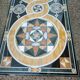 Table basse en mosaïque de marbre et pierres dures