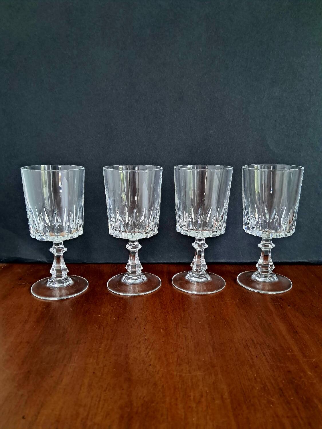 4 verres à vin blanc ou porto en cristal modèle Louvre