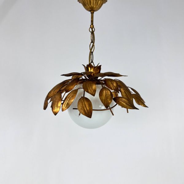 Suspension florentine vintage dorée avec ampoule en verre opalin, 1960s