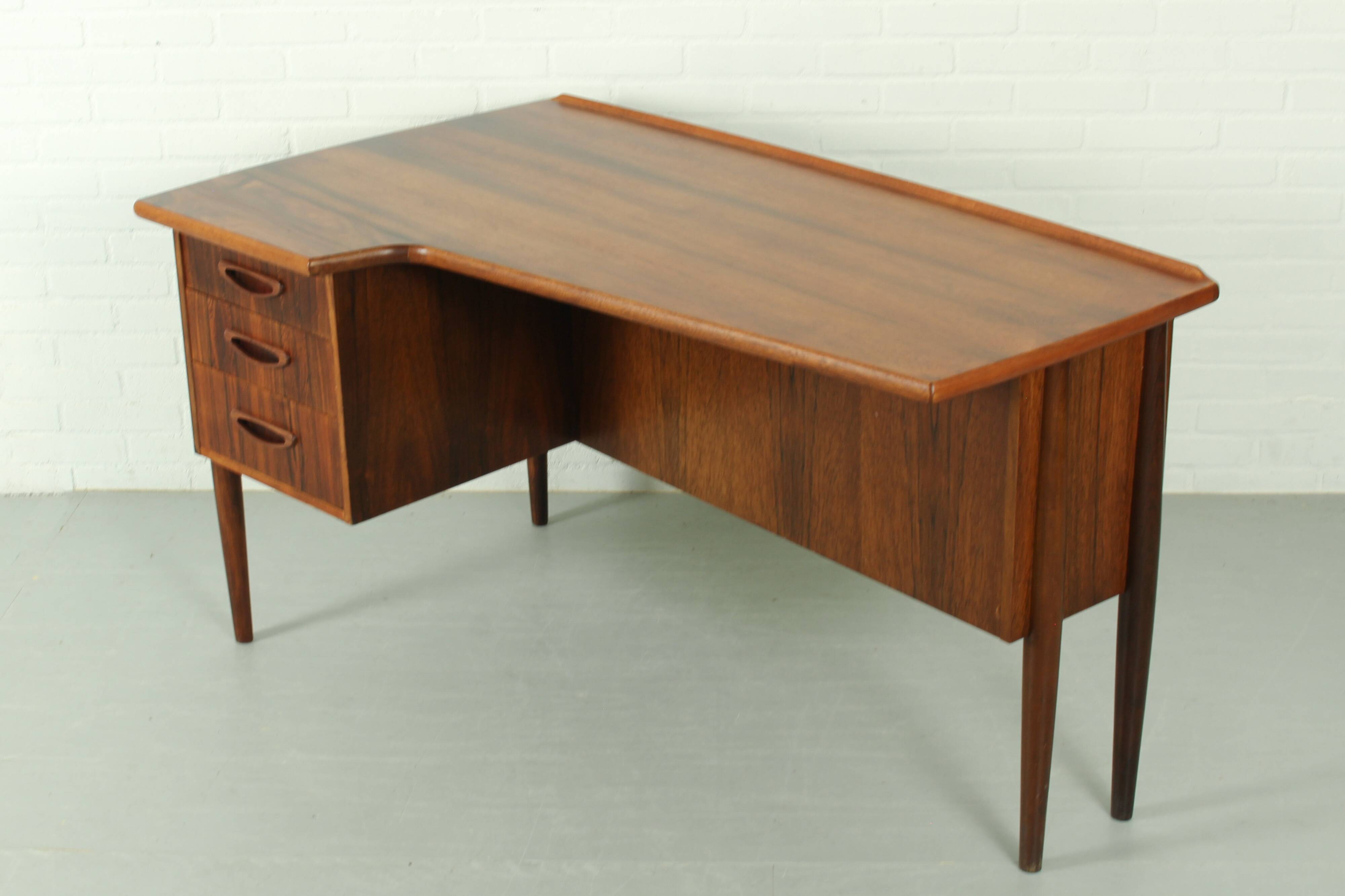 Bureau Boomerang en palissandre du milieu du siècle, années 1960
