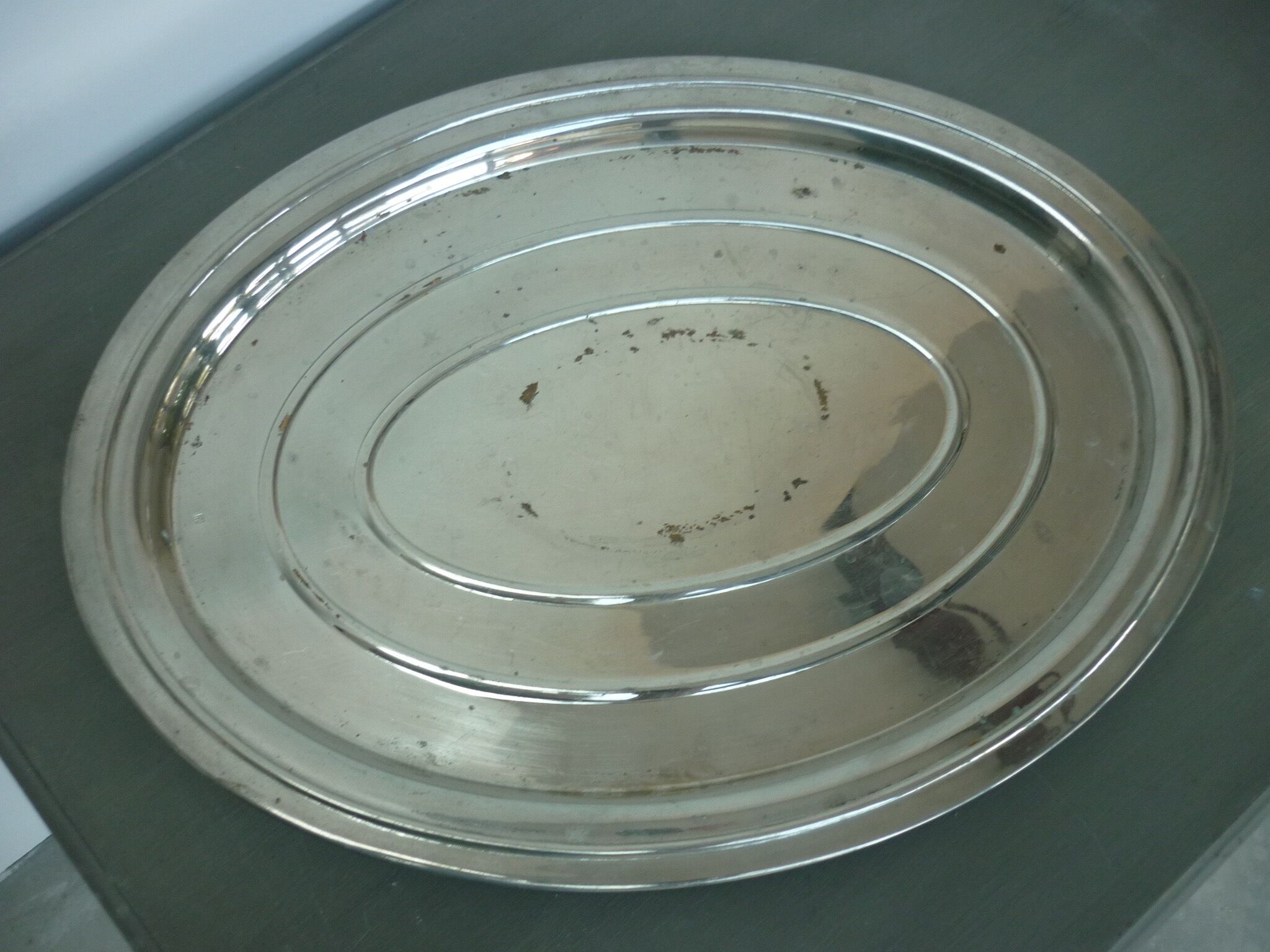 Silver metal oval top