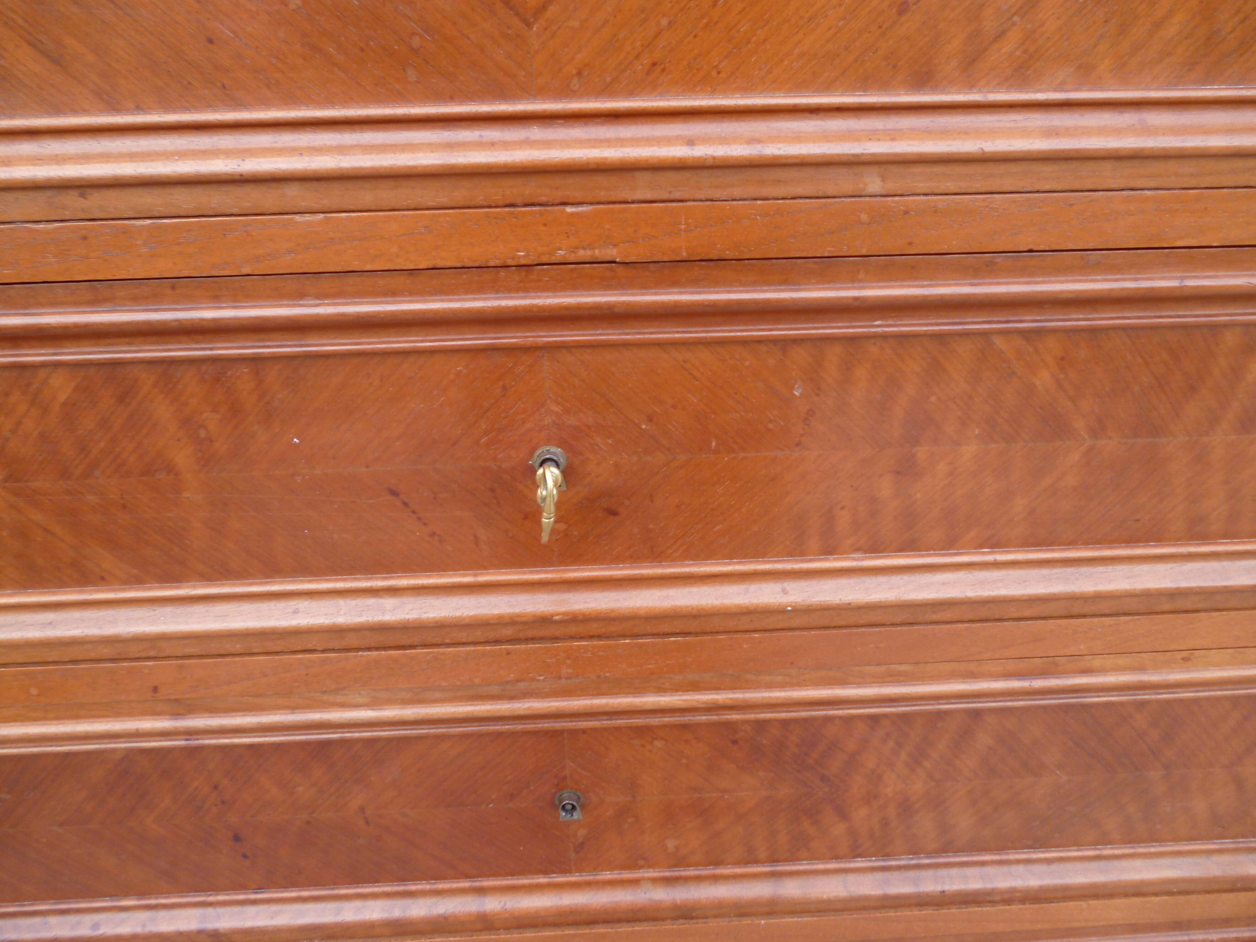 Dresser XlX, style Louis XV