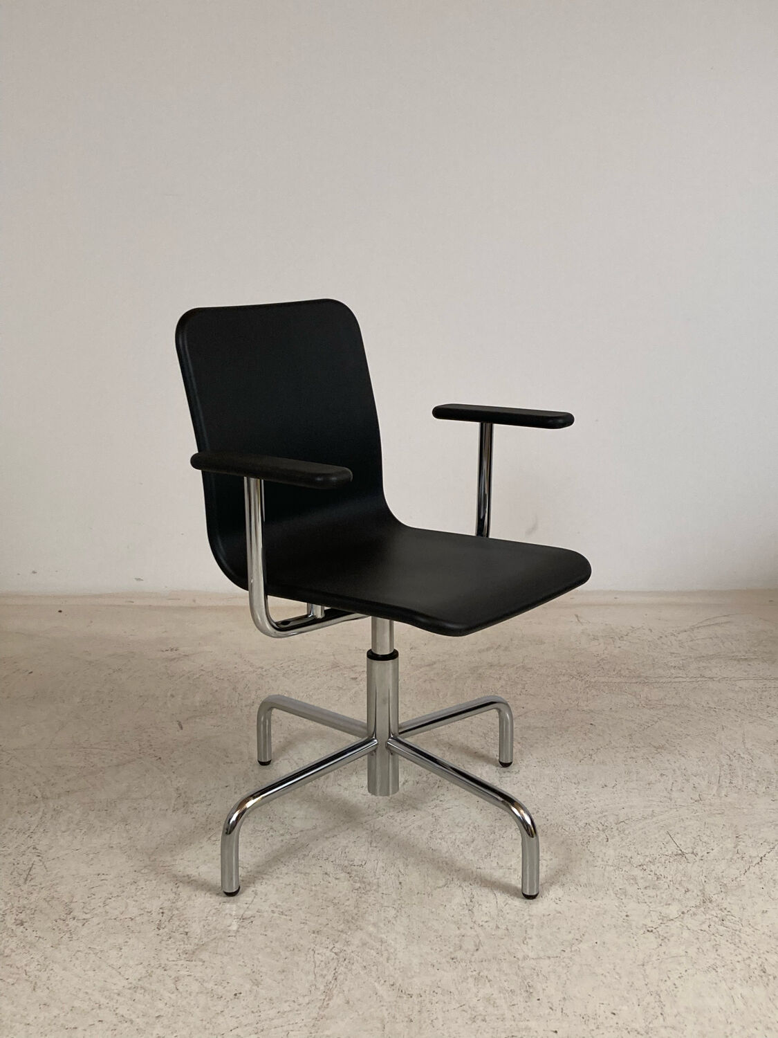 Soho armchair by Naoto Fukasawa for Magis