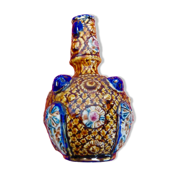 Vase en faience anglaise ancien Alhambrian decor en relief