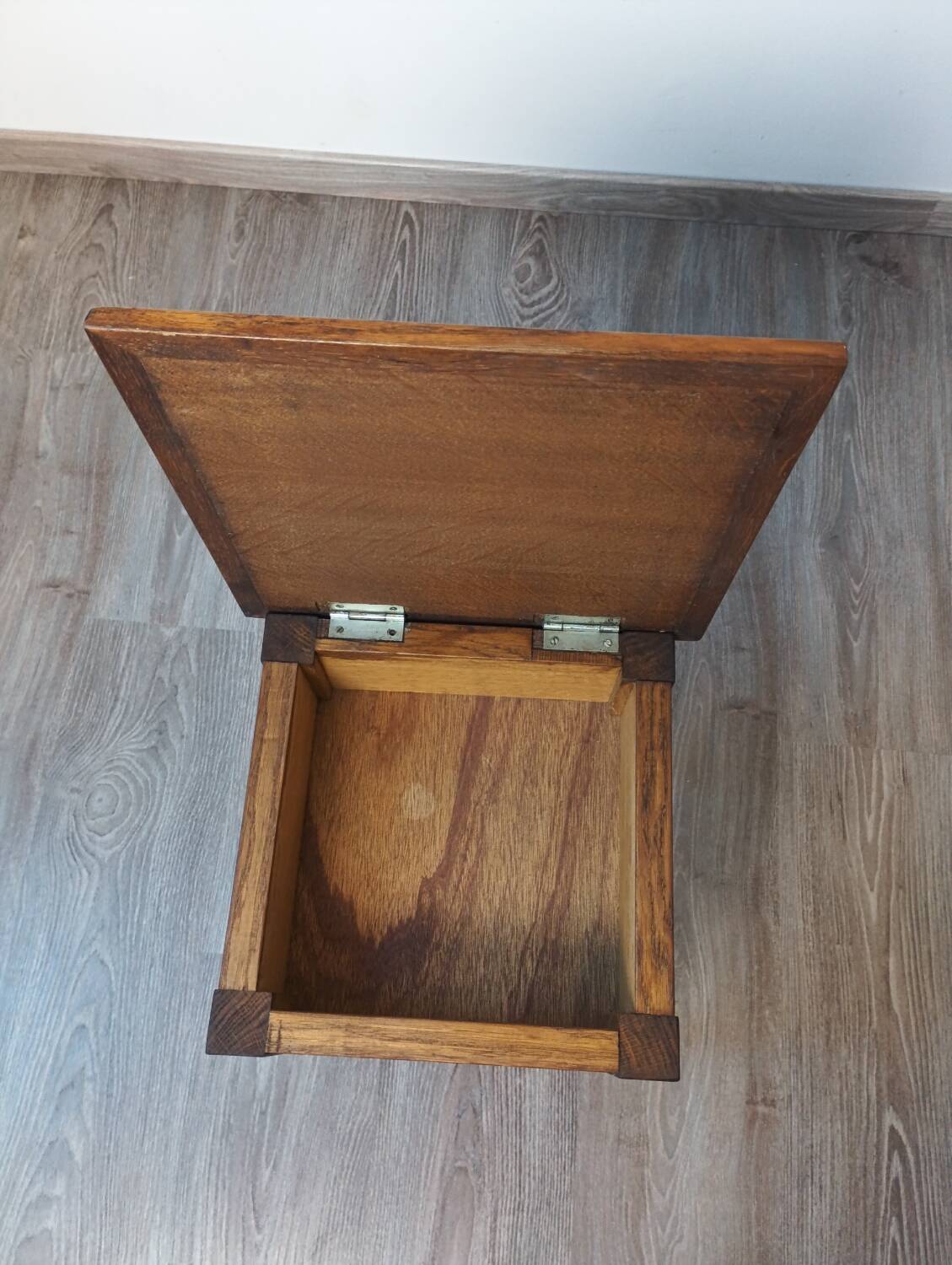 Tabouret coffre en bois