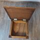 Tabouret coffre en bois