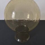Gros globe en verre soufflé ambré