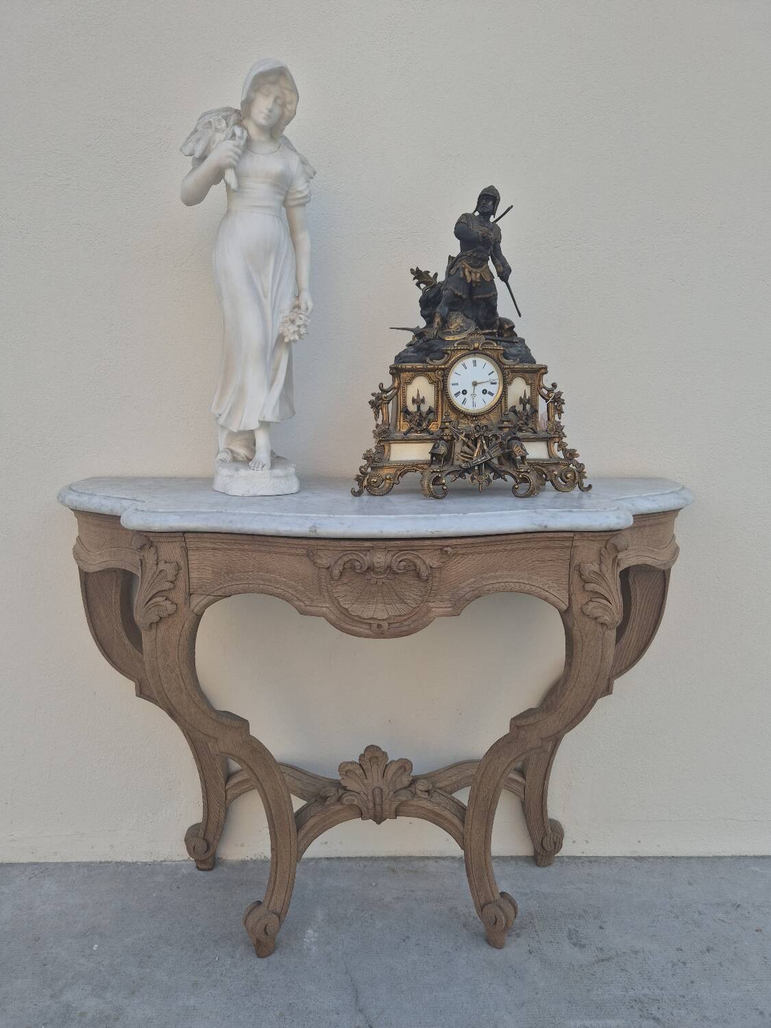 Louis XV curved console in solid oak, 18th century, decorated