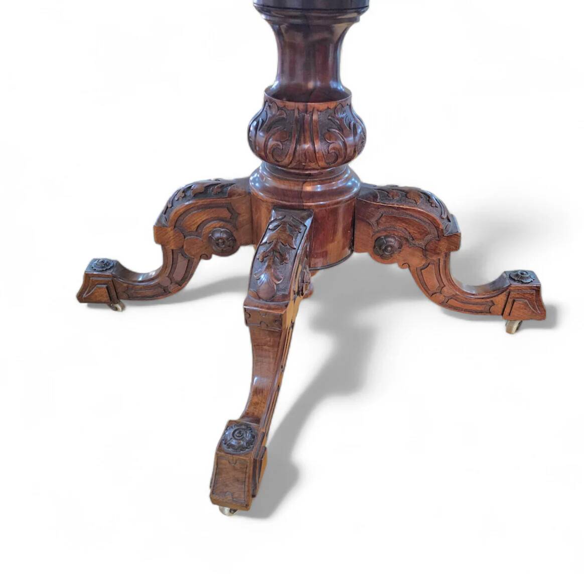 Oval Victorian tilt-top table, breakfast table / 1840s