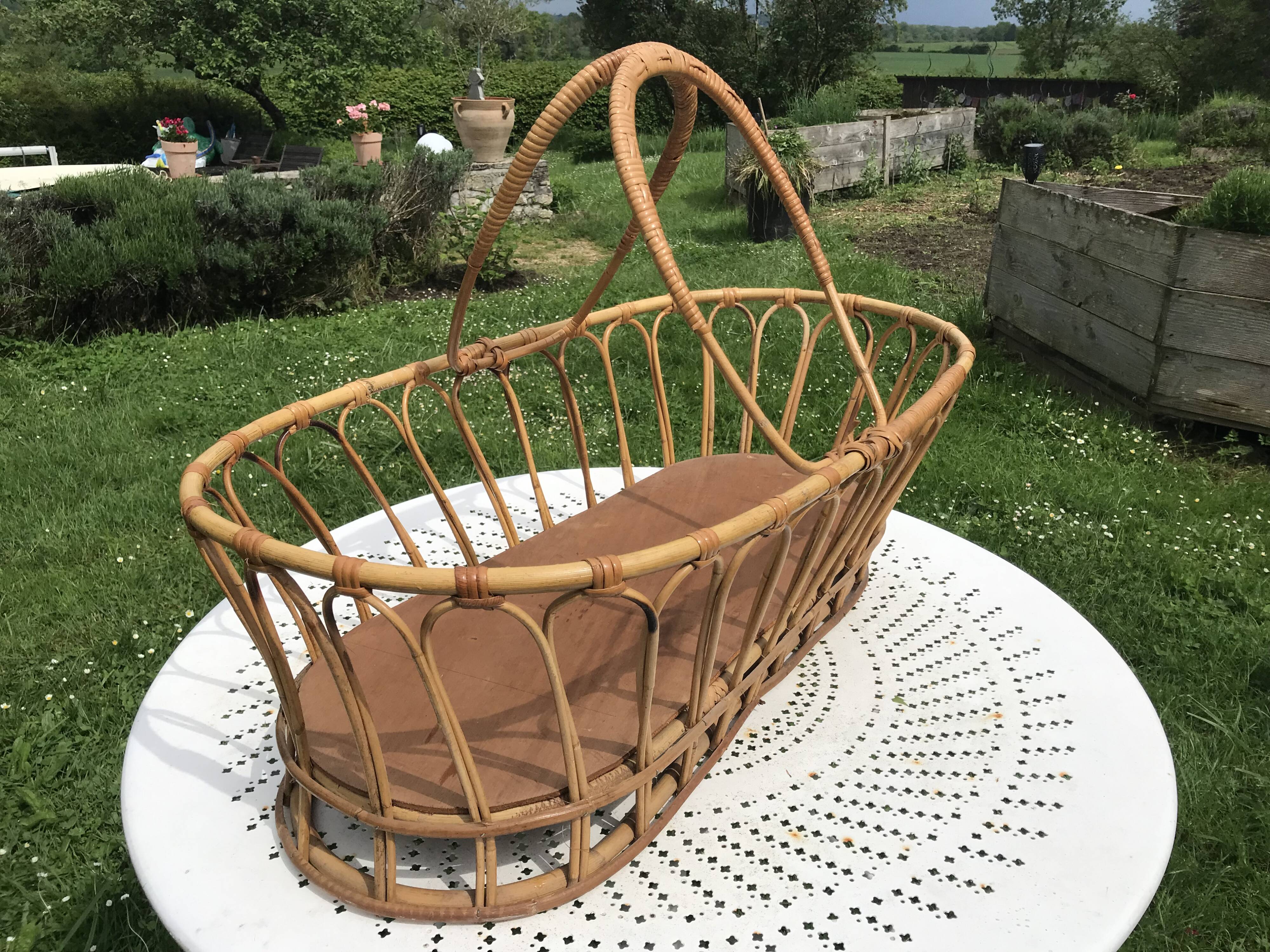 Rattan bassinet