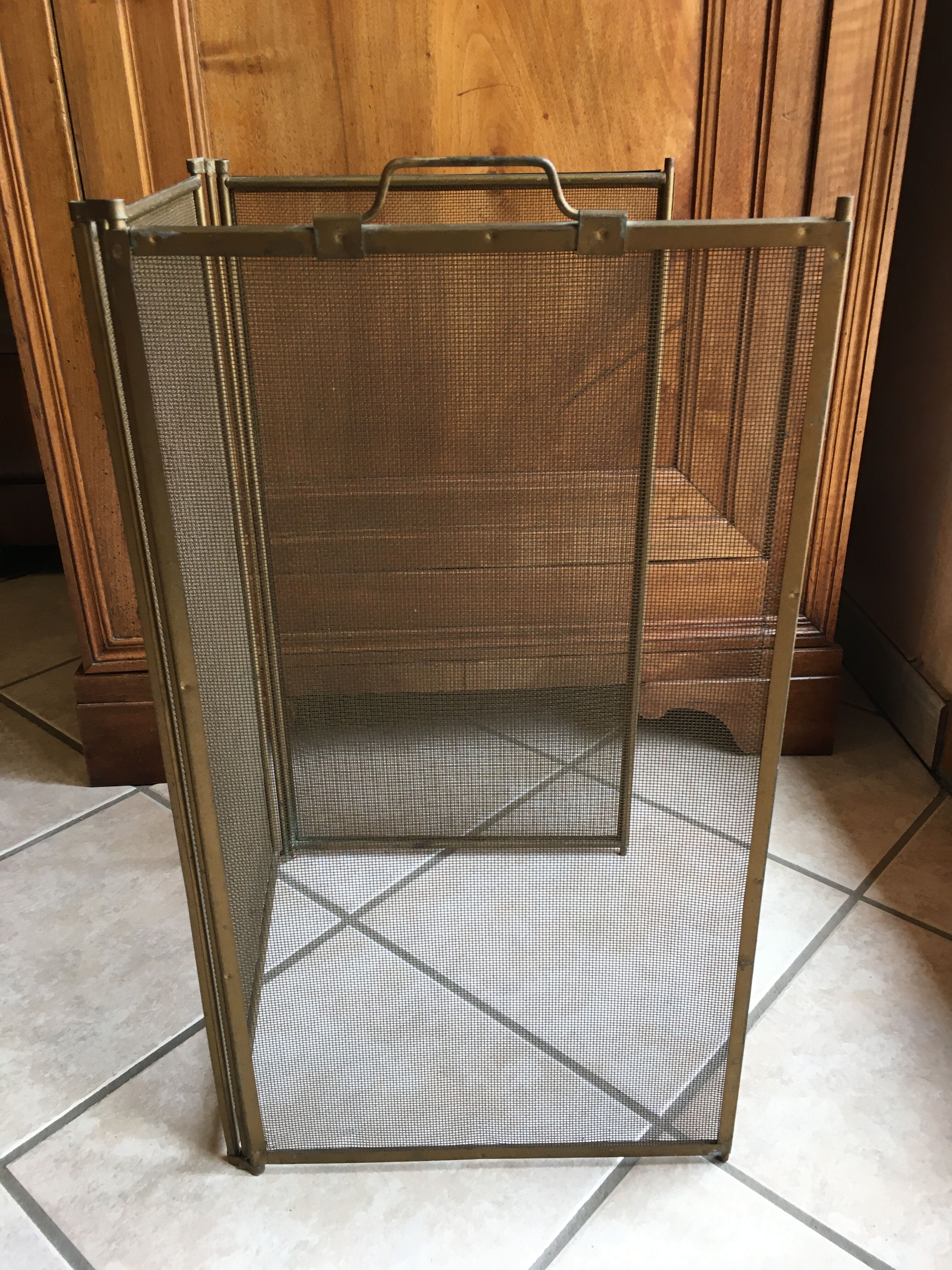 3-shuttered fire pare