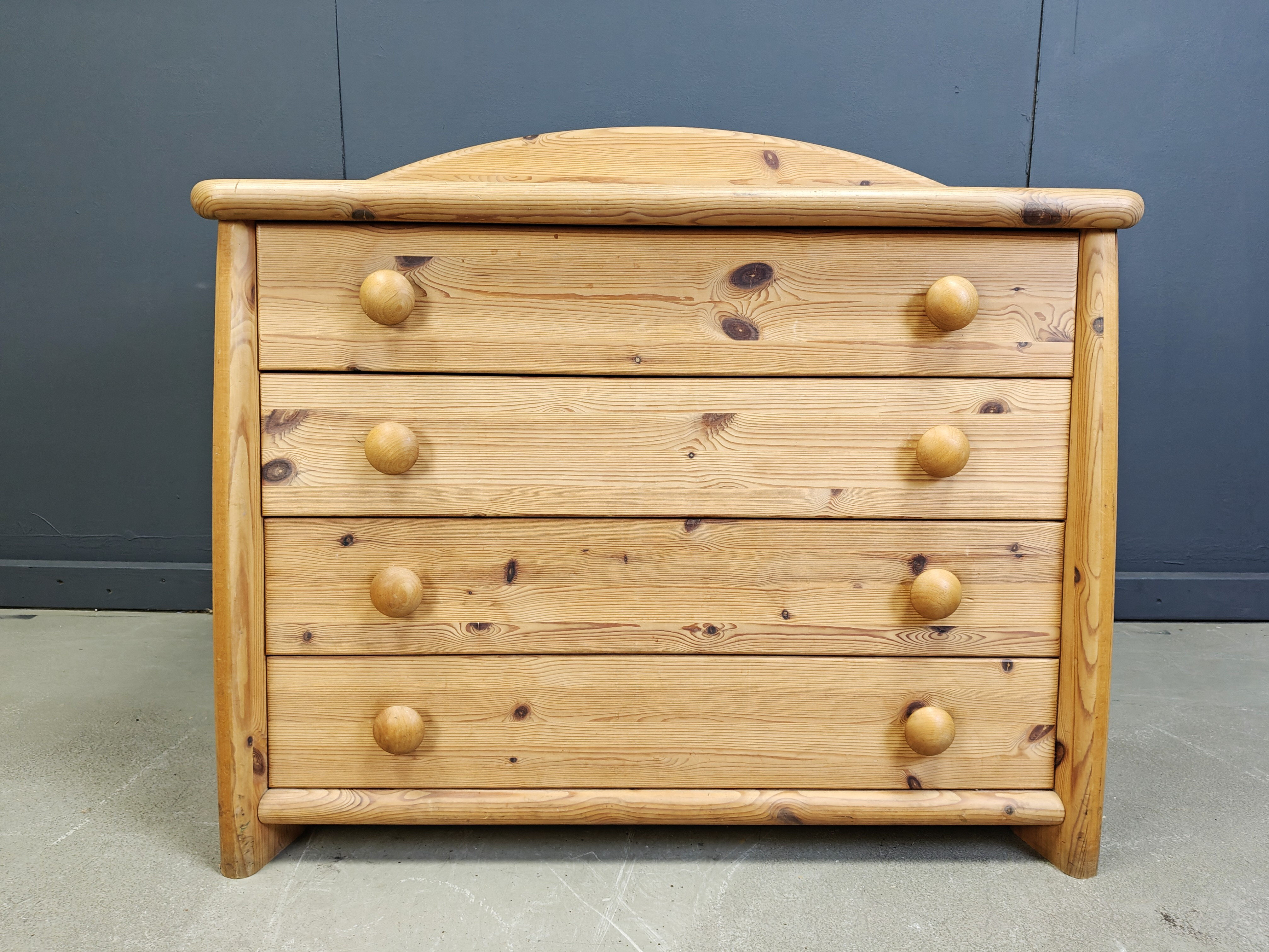 Commode en bois de pin scandinave, années 1980