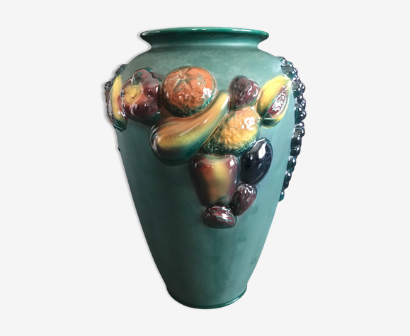 Vase en céramique vert à décor polychrome de fruits et légumes en relief  33,5 cm | Selency
