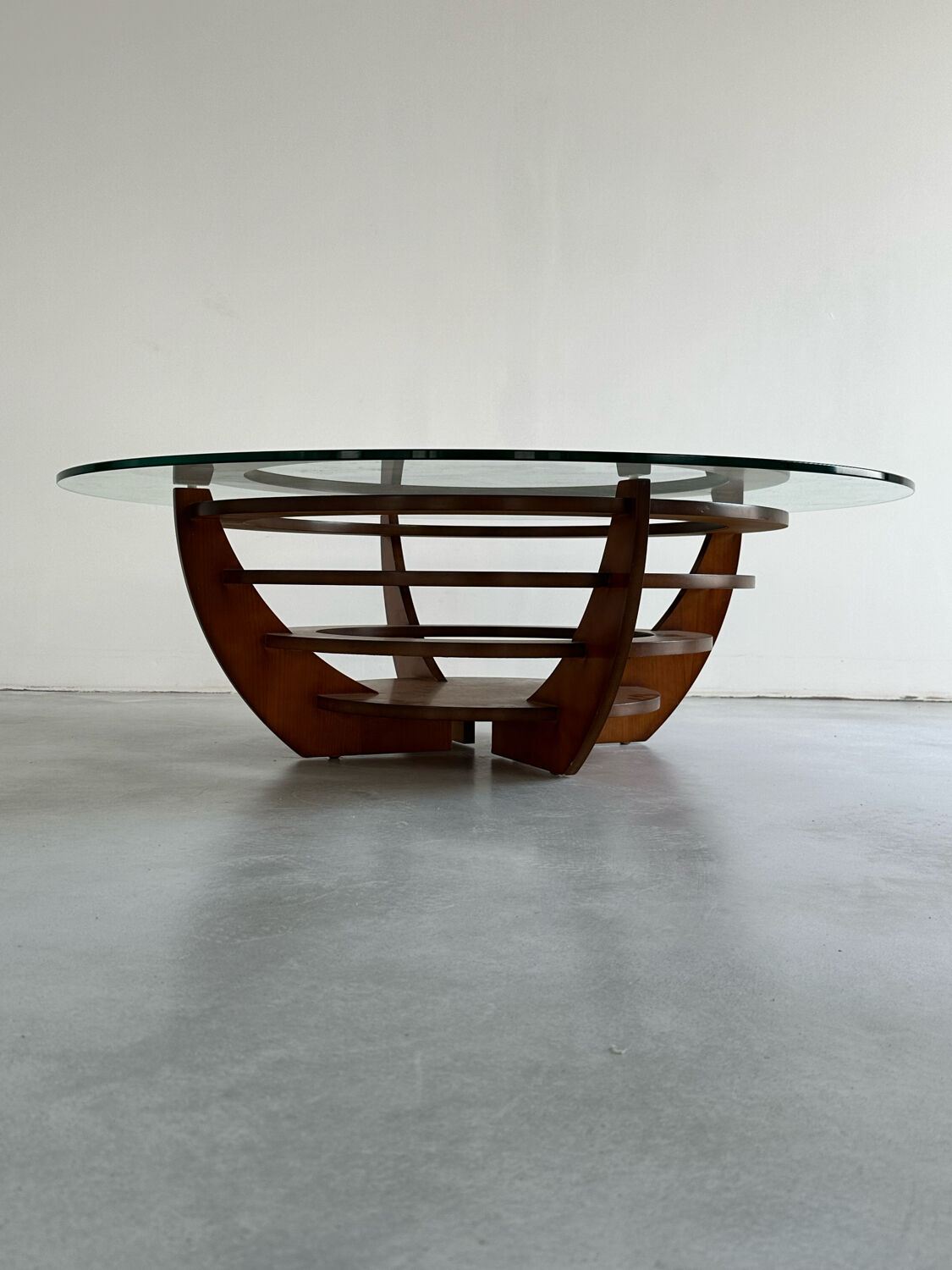 Designer coffee table, foot and circular top from the 60s