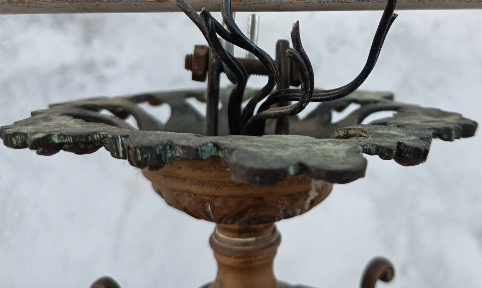 Art Nouveau chandelier in brass and bronze