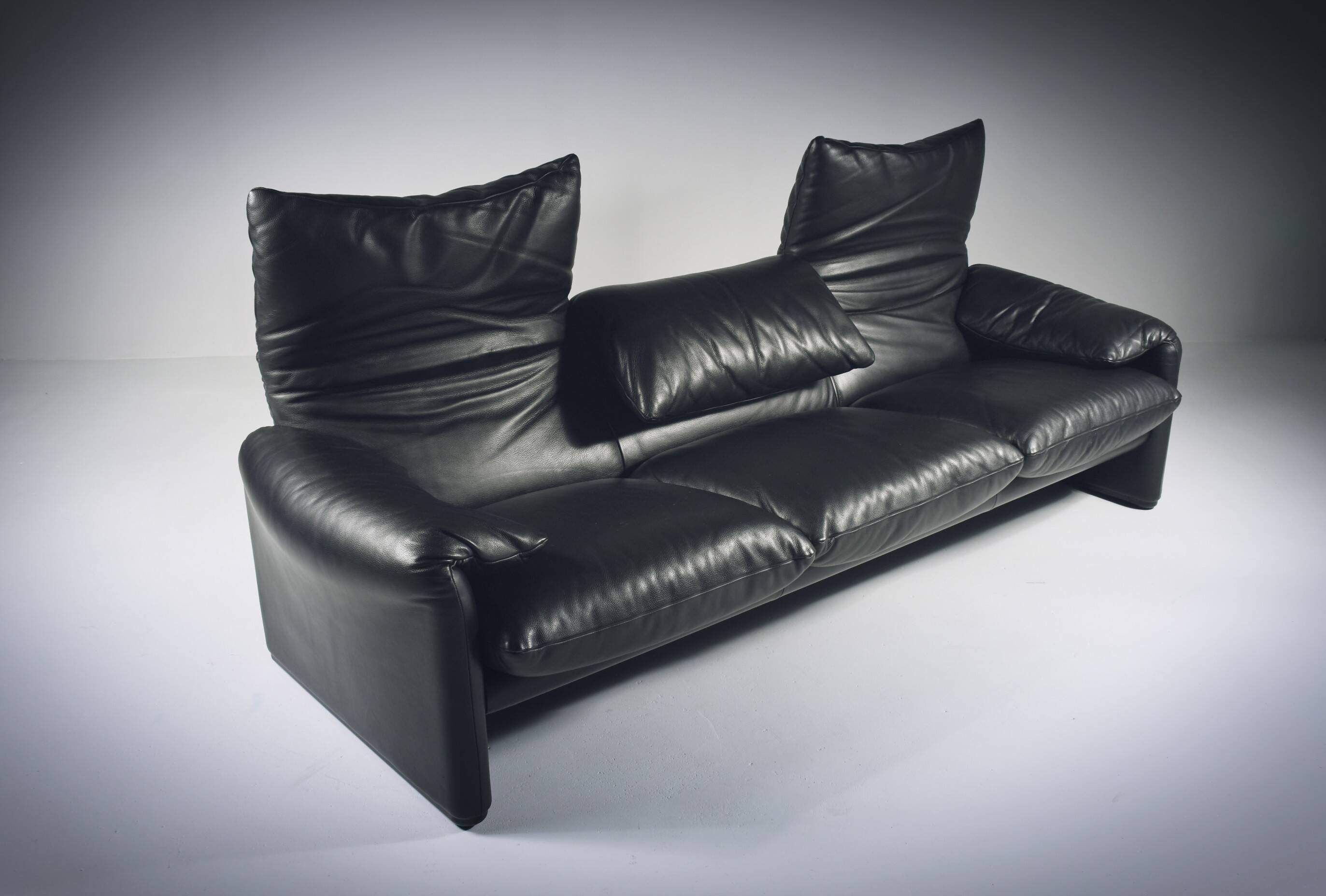 Sofa by Vico Magistretti "Maralunga" for Cassina 1973