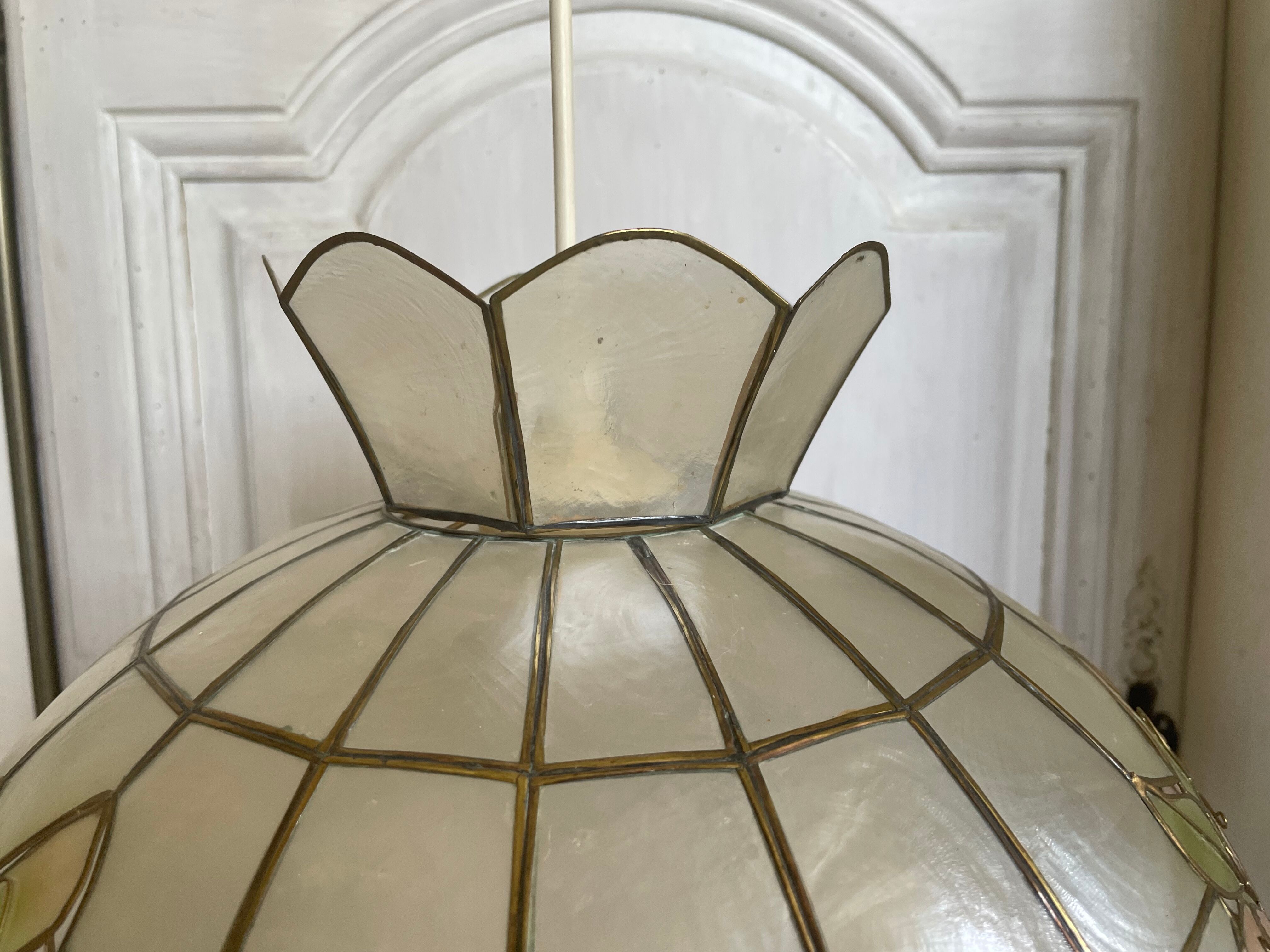 Mother-of-pearl pendant light