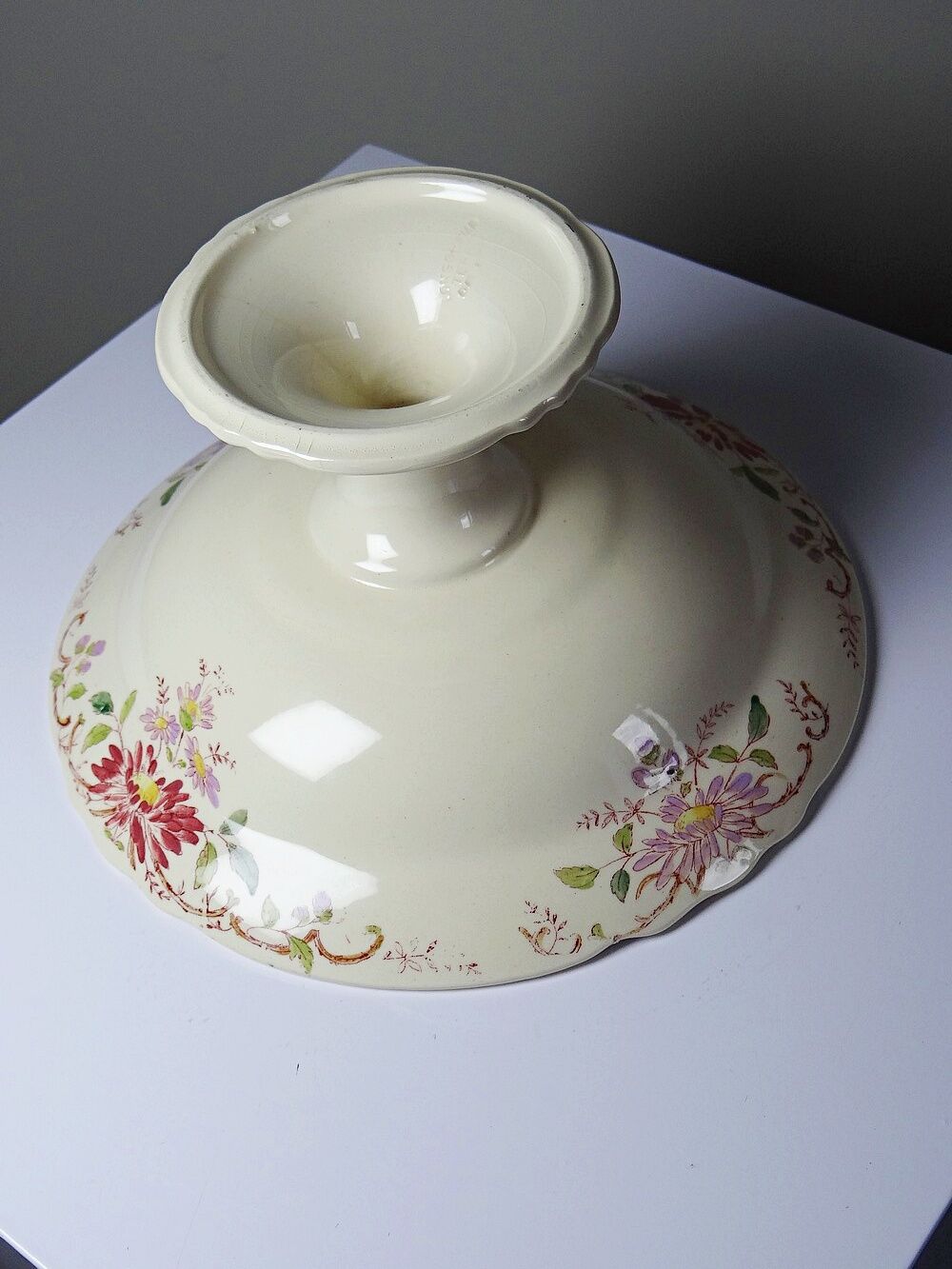 Compotier ancien Longchamp Terre de Fer modèle Pâquerettes polychrome