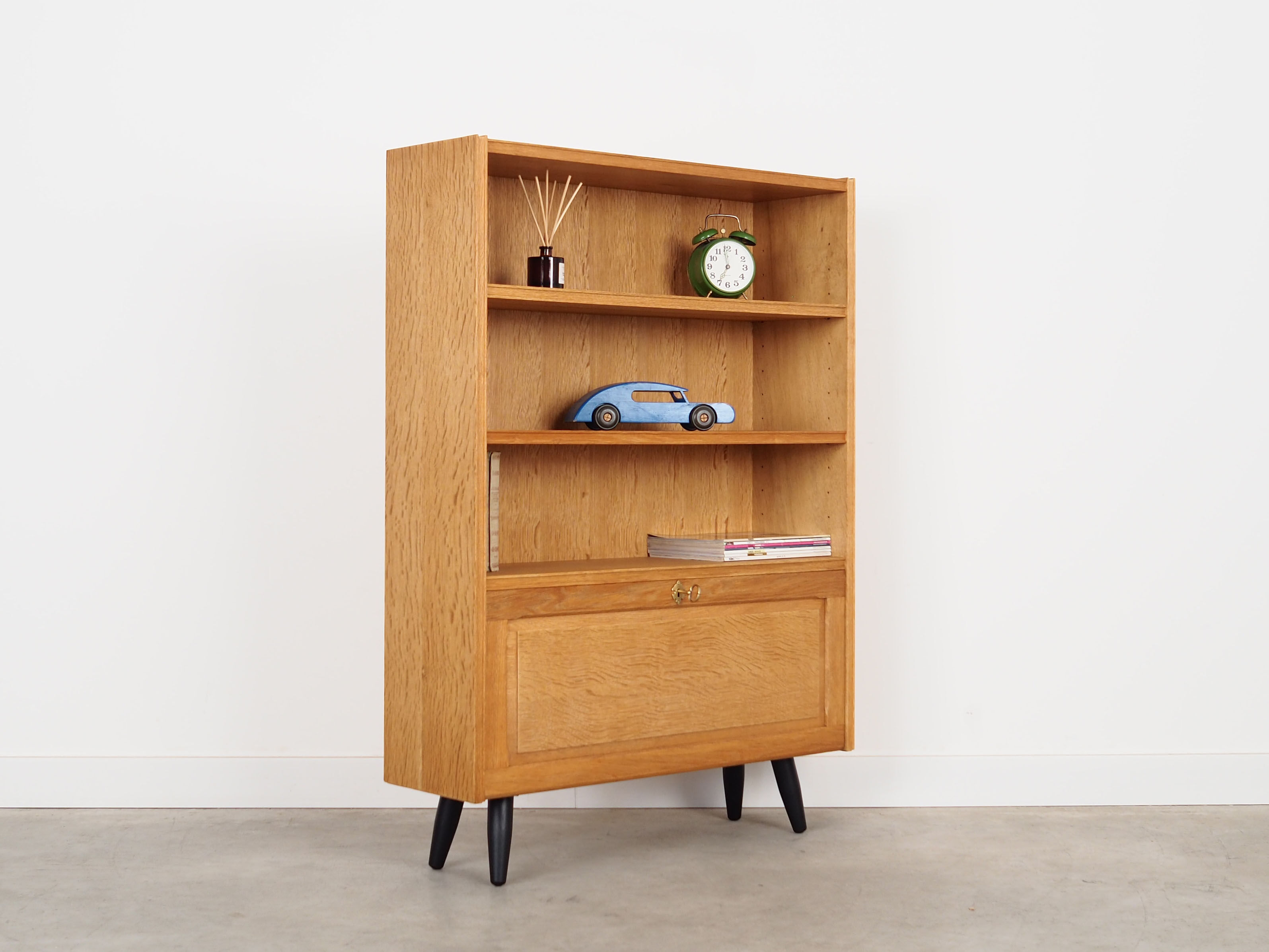 Oak bookcase, Danish design, 1970s, production: Denmark
