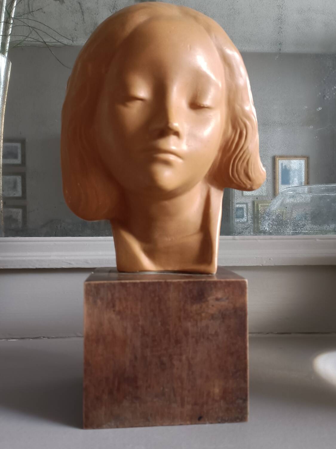 Young girl bust