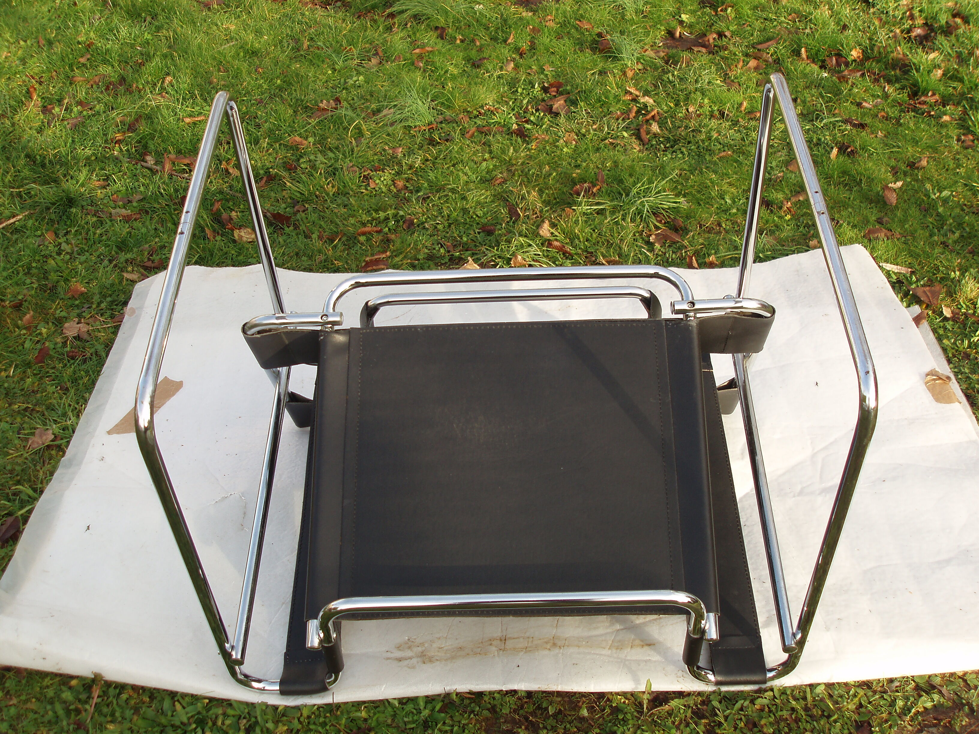 Wassilly chair in black and chrome leather byMarcel Breuer