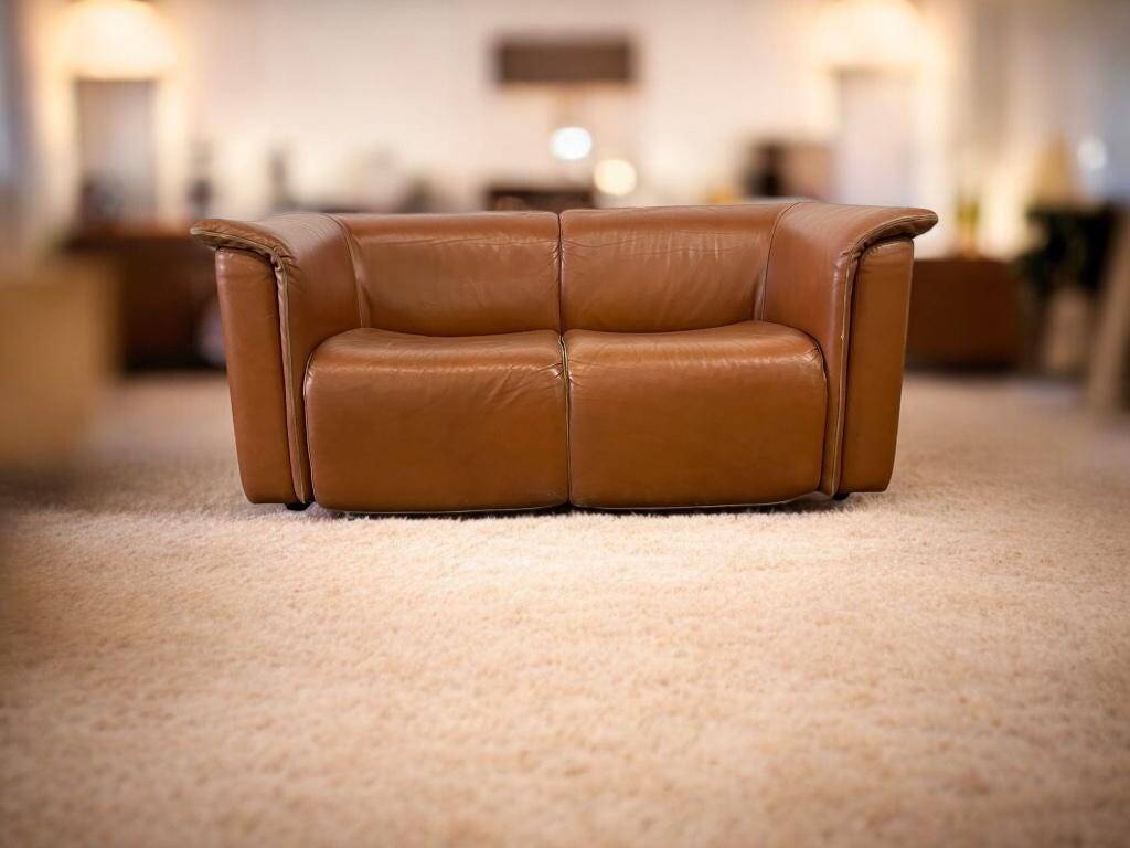 Canapé vintage en cuir couleur cognac deux places