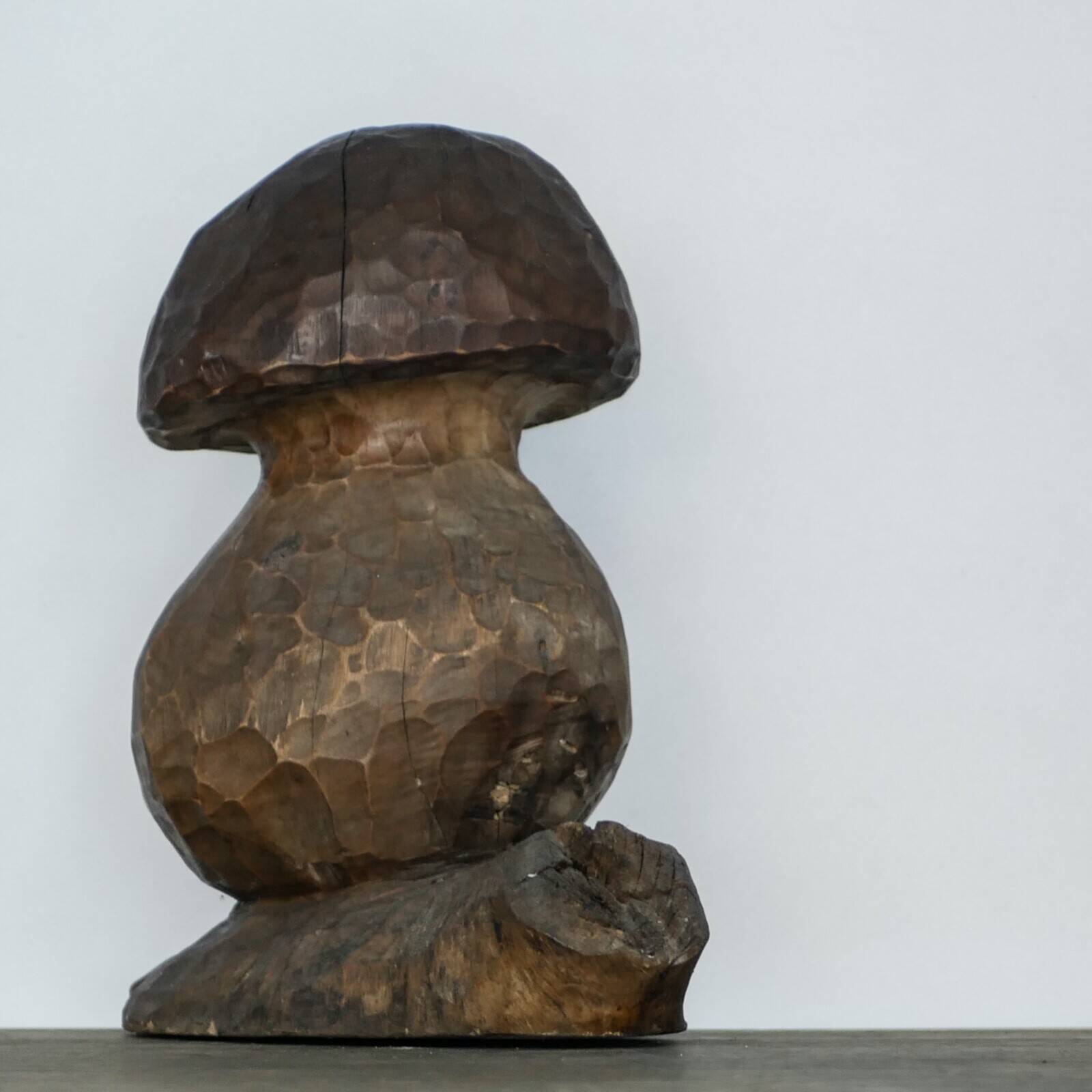 Large hand-carved wooden mushroom - Vintage brutalist home decoration - 1950s folk art