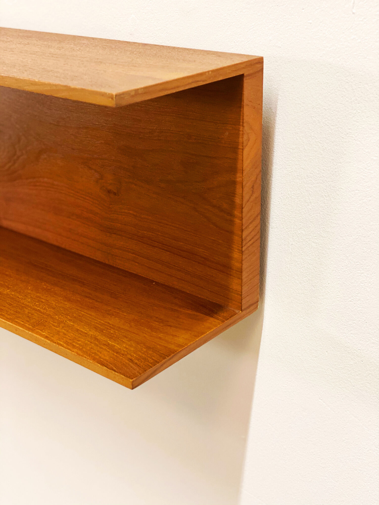 Mid-Century Modern Teak wall-mounted shelf by Walter Wirz for Wilhelm Renz, 200cm, 1960s