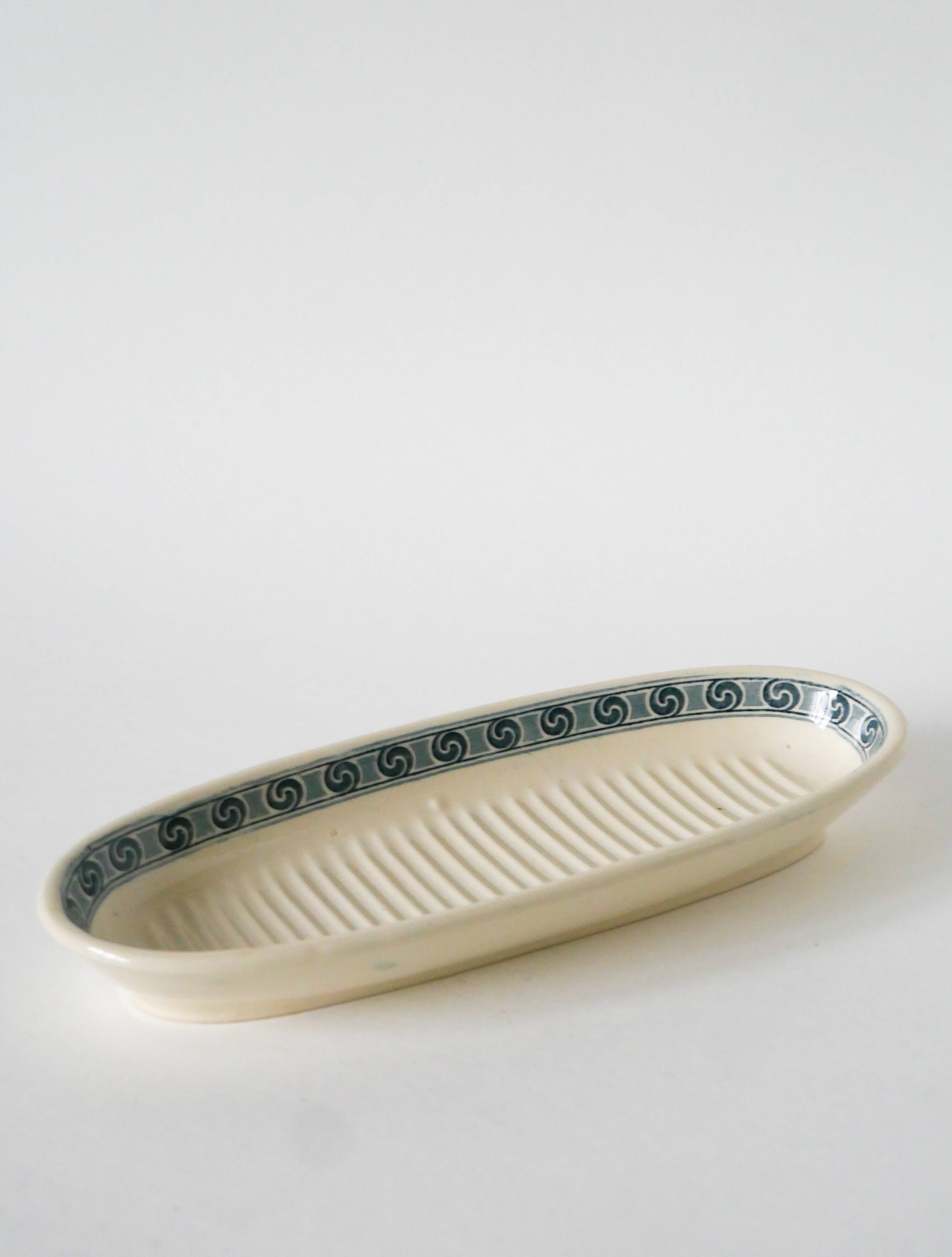 Large ironstone soap dish, Saint-Amand, "Thais" model, 19th century