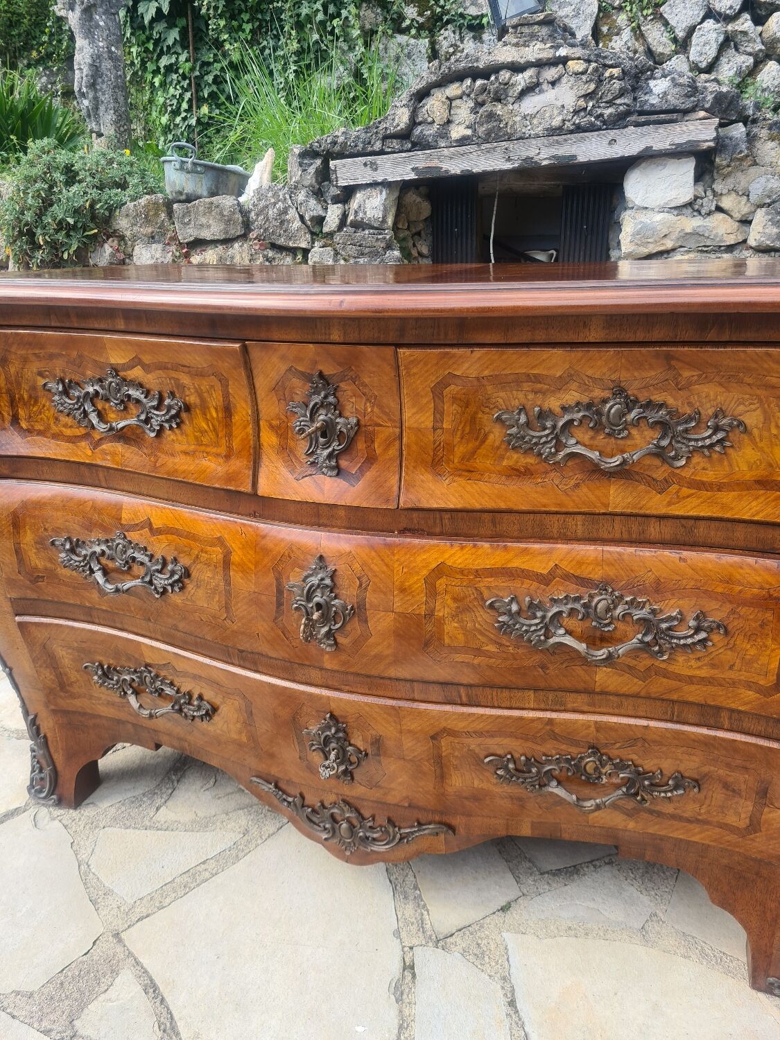 Marquetry tomb chest of drawers