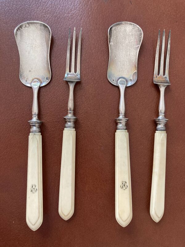 Anciens Couverts à entremets - Cuillère et fourchette à dessert - en argent