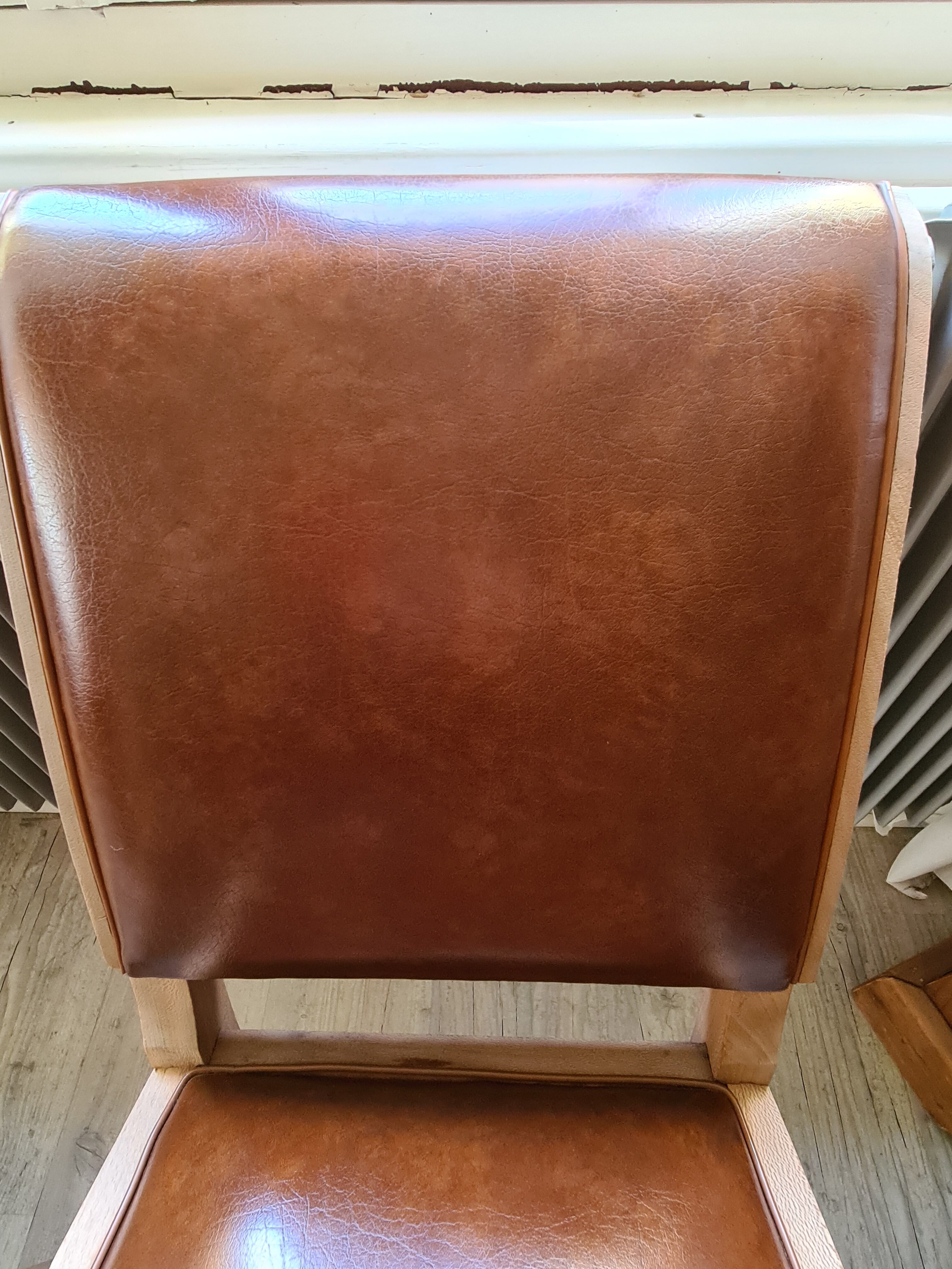 Set of 2 chic vintage chairs