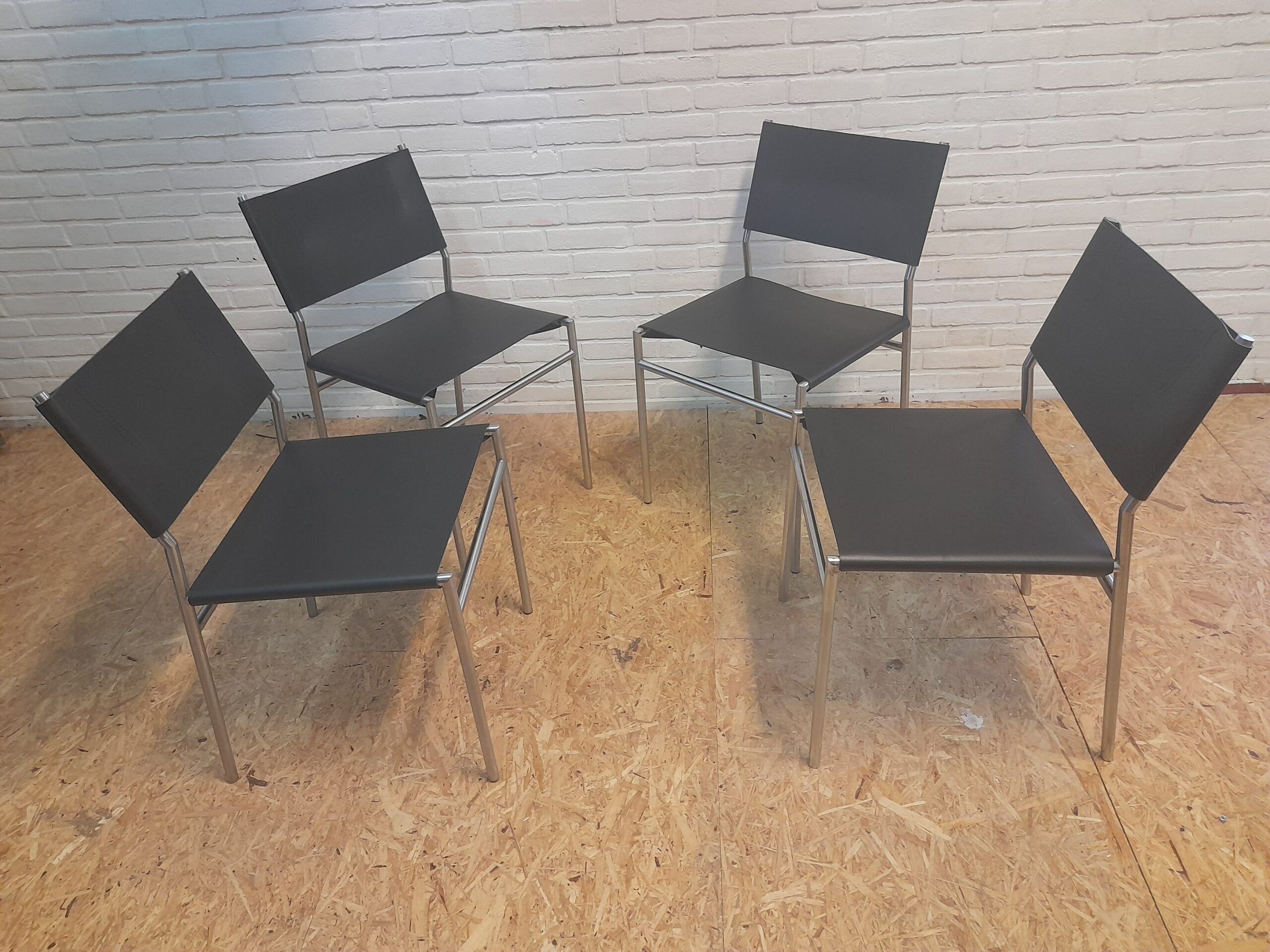 Martin Visser, SE 06 ensemble de 4 chaises de salle à manger