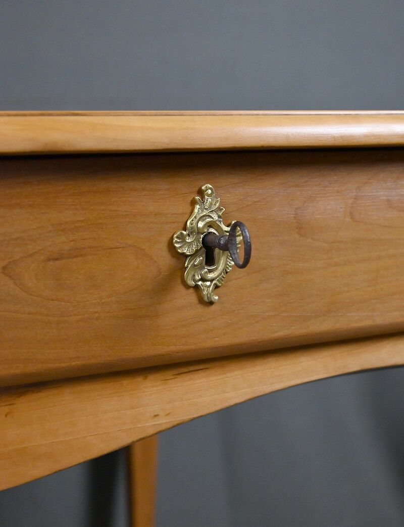 Small desk in apple and cherry wood, Louis XV – XVIII century.