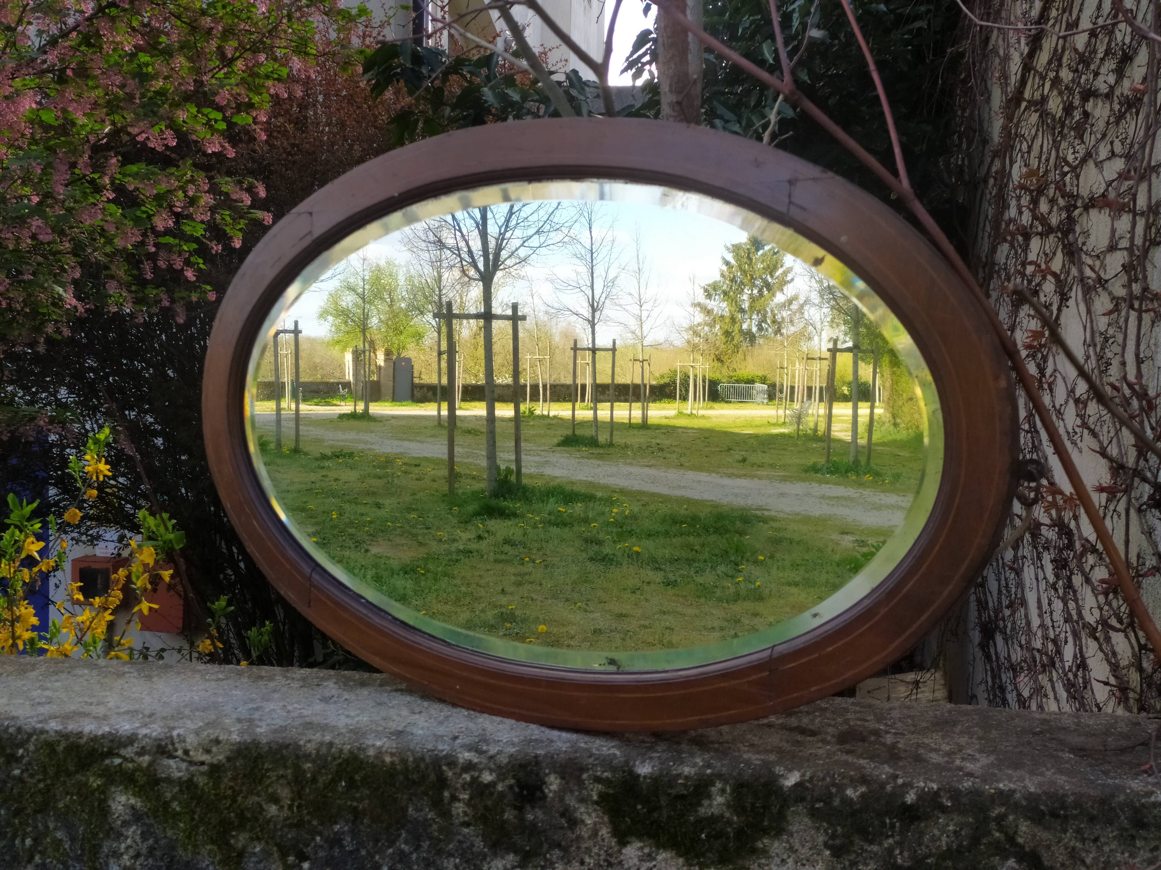 Beveled oval mirror 83x52cm