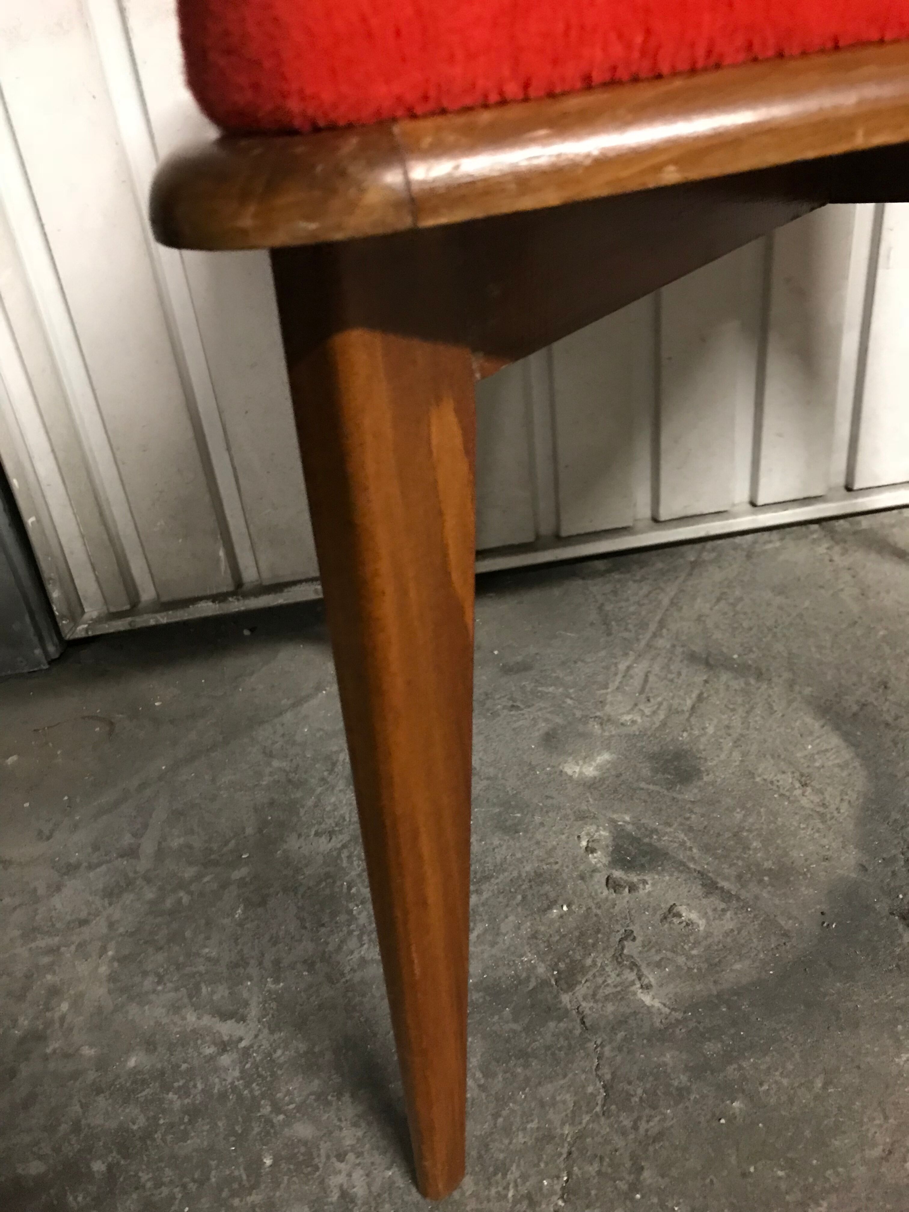 Suite de 6 chaises vintages scandinaves rouges