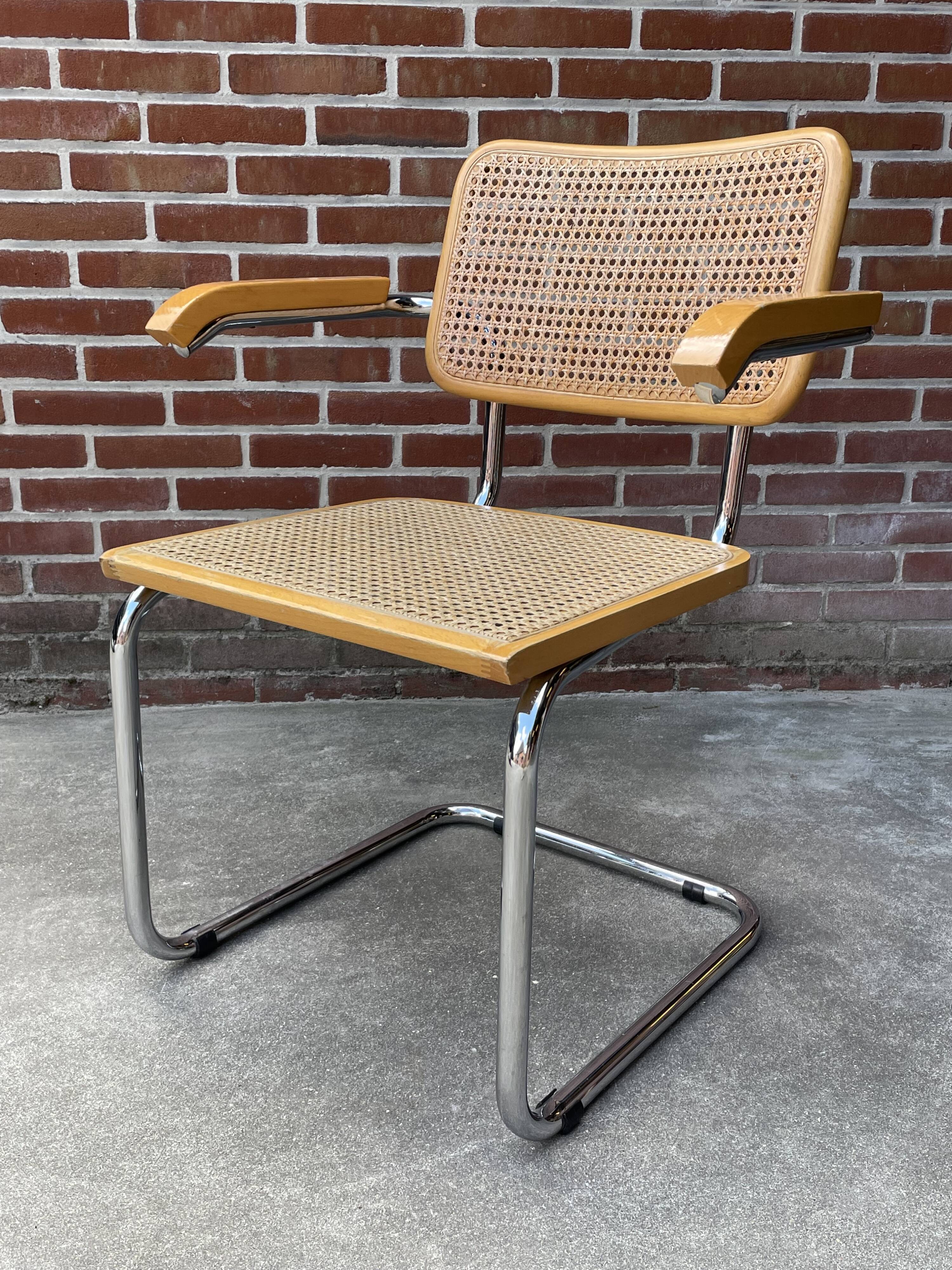 Cesca chair B64 with armrests by Marcel Breuer Design