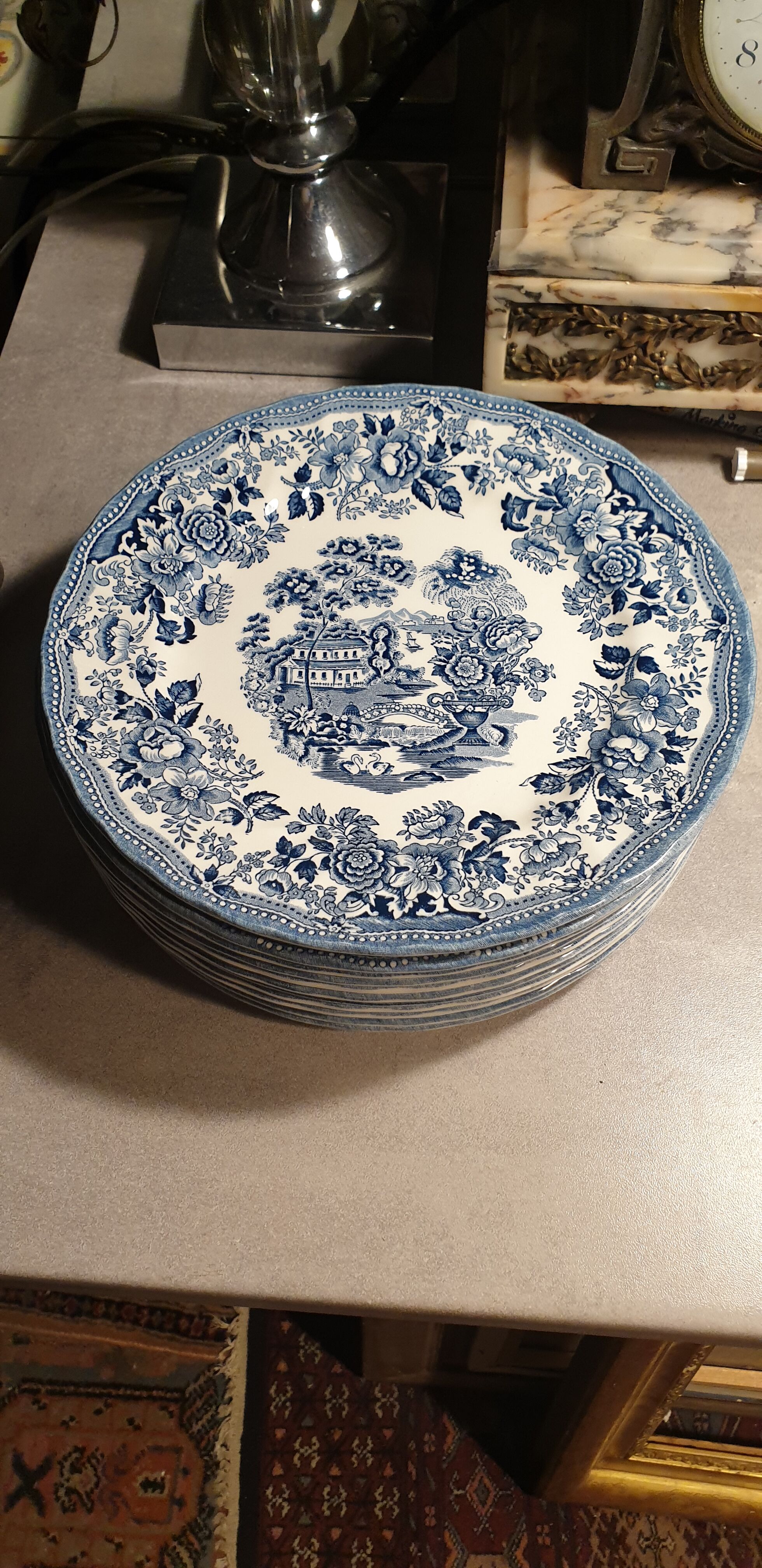 Flat plates Porcelaines Churchill the Georgian collection :17cm ○ 12 pieces.