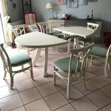 OVAL TABLE WITH TWO REMOVABLE EXTENSIONS AND 6 CHAIRS