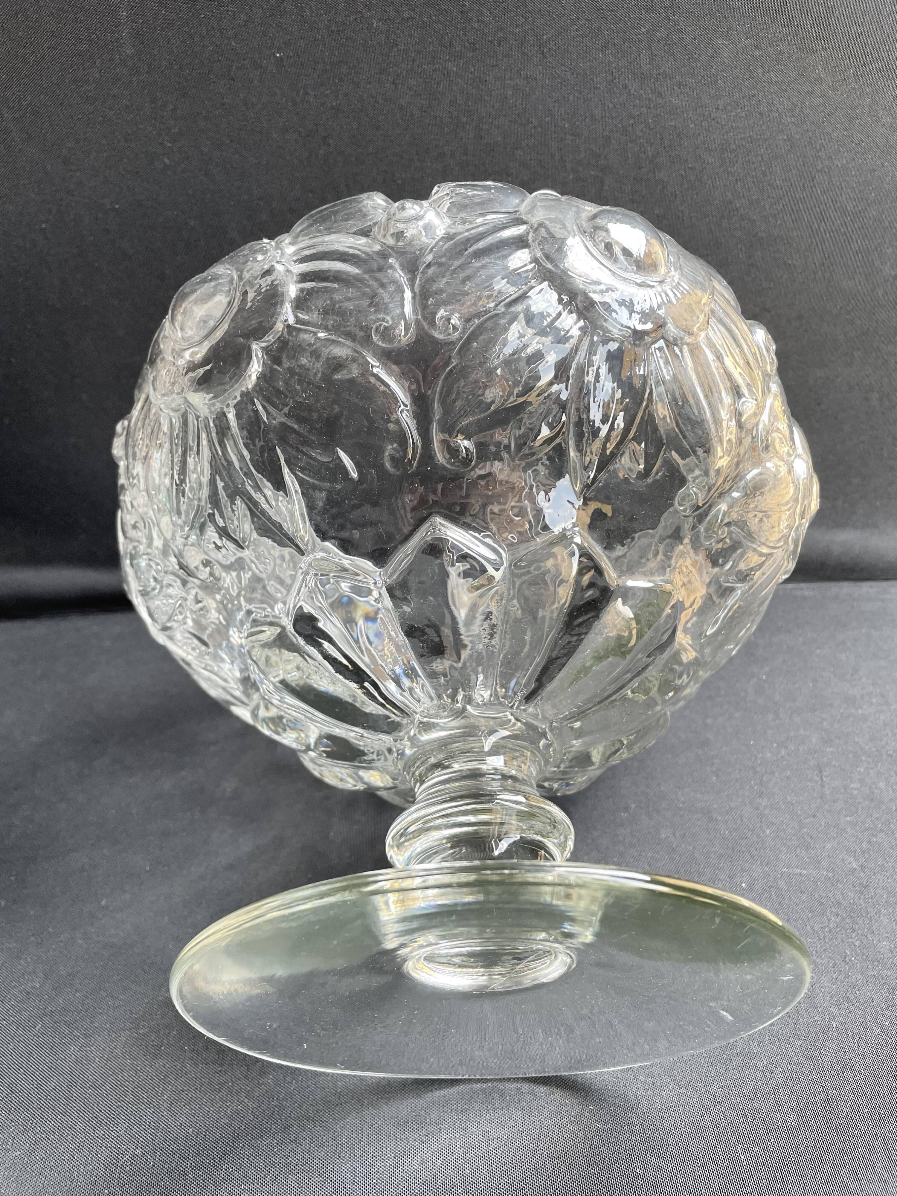 Fruit cup in molded crystal