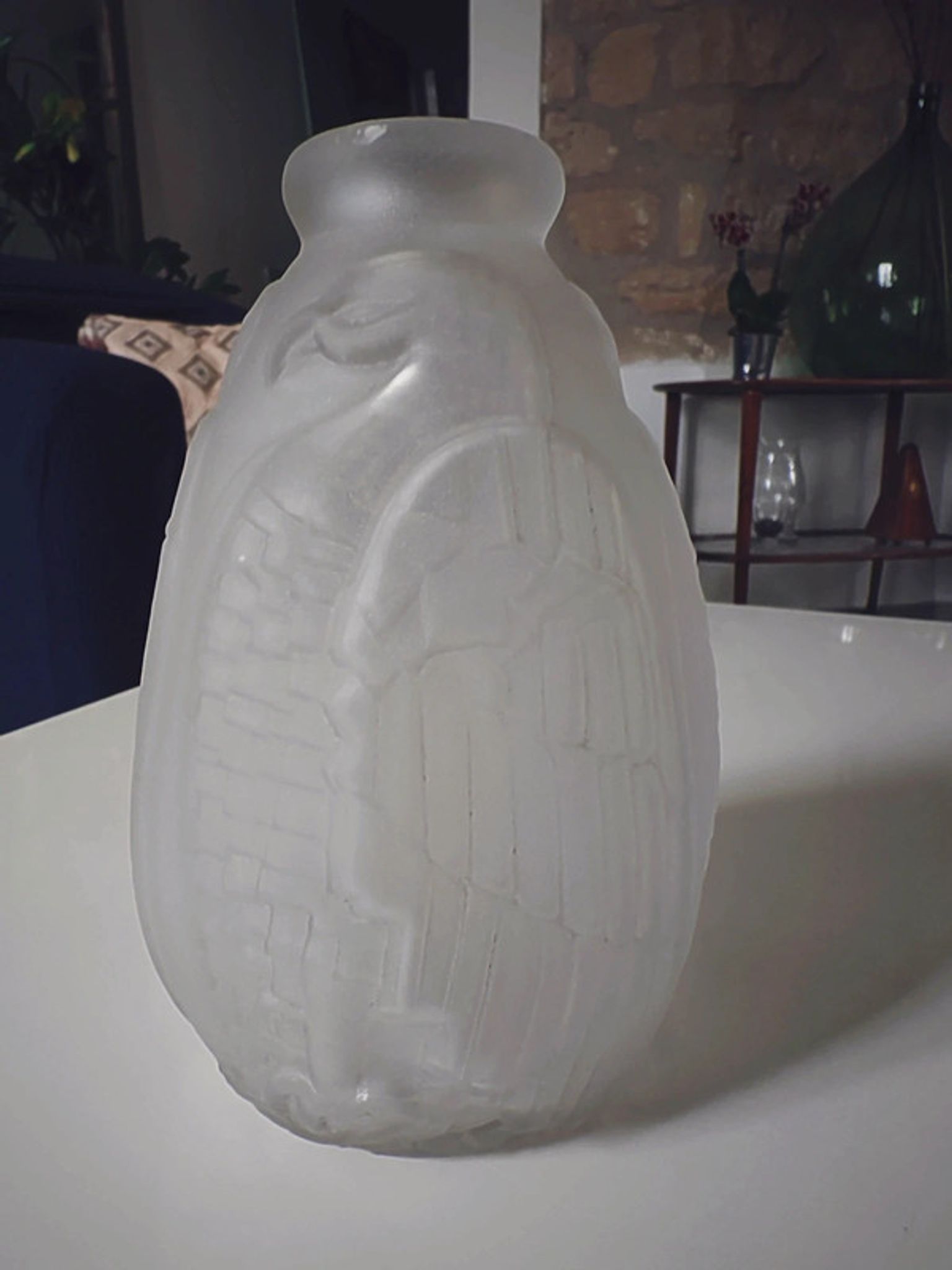 Art deco vase in pressed glass molded eagle