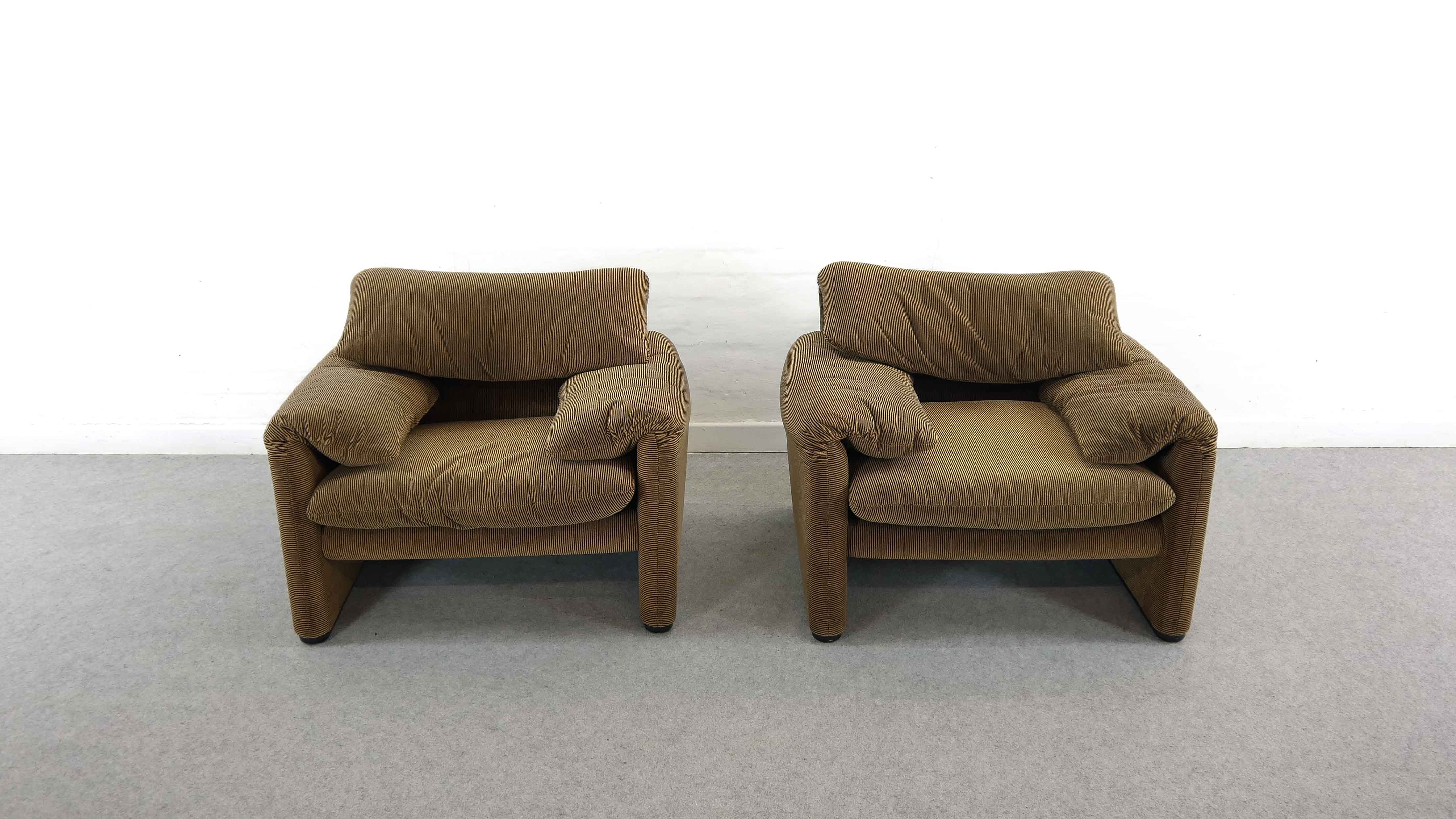 Pair of Maralunga Lounge Chairs by Vico Magistretti for Cassina, Italy