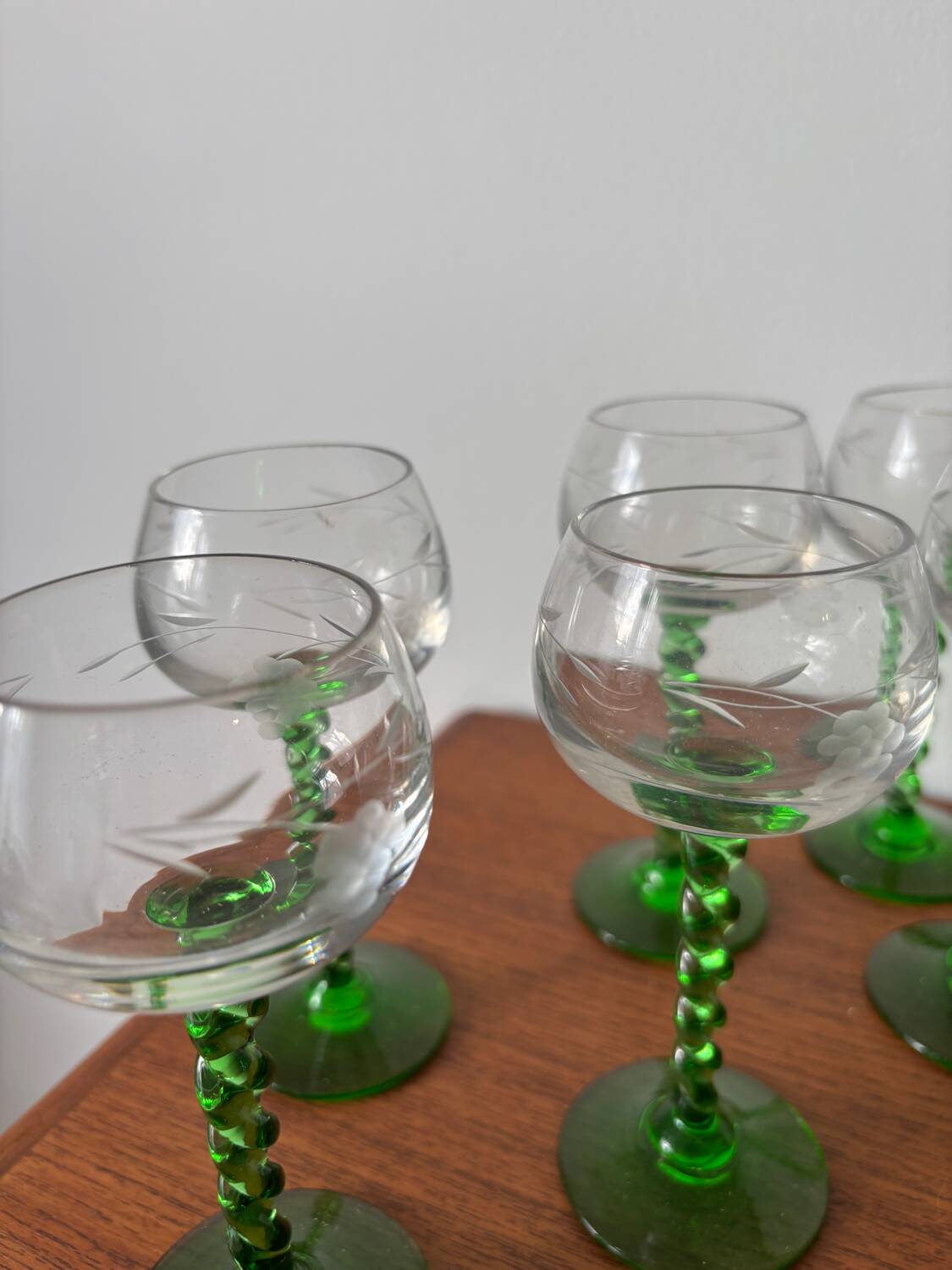 Set of vintage white wine glasses – twisted green stem engraved
