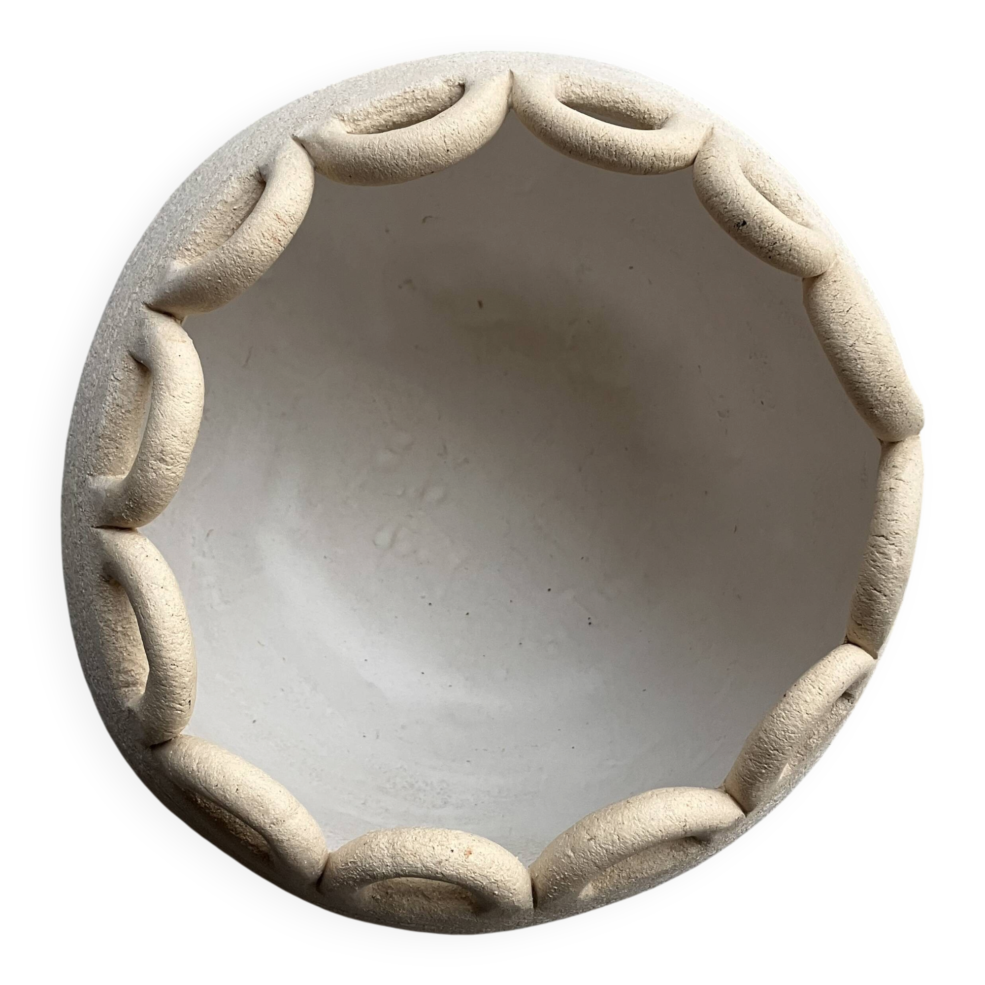 Large 24 cm ceramic flower pot with links.